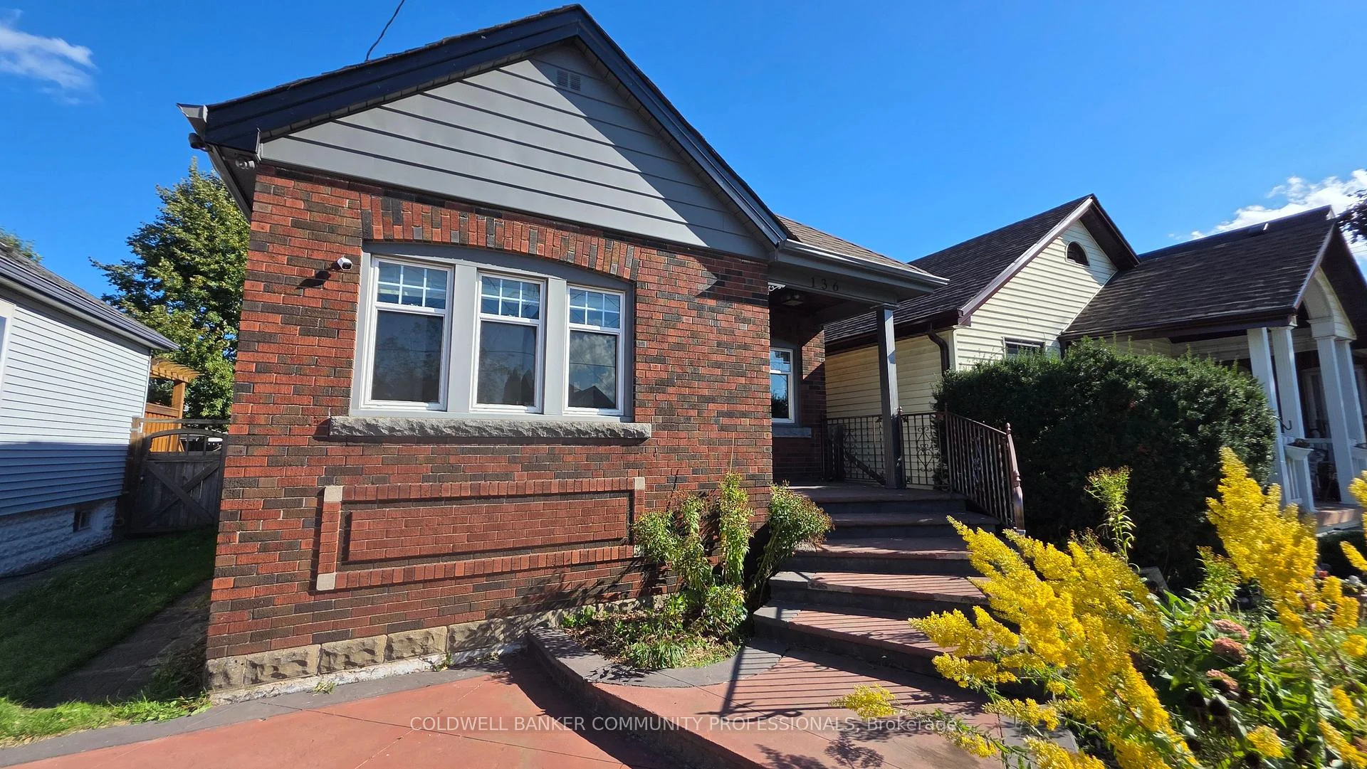 Photo 4 of 136 Weir Street N, Hamilton, Homeside — HOMEH