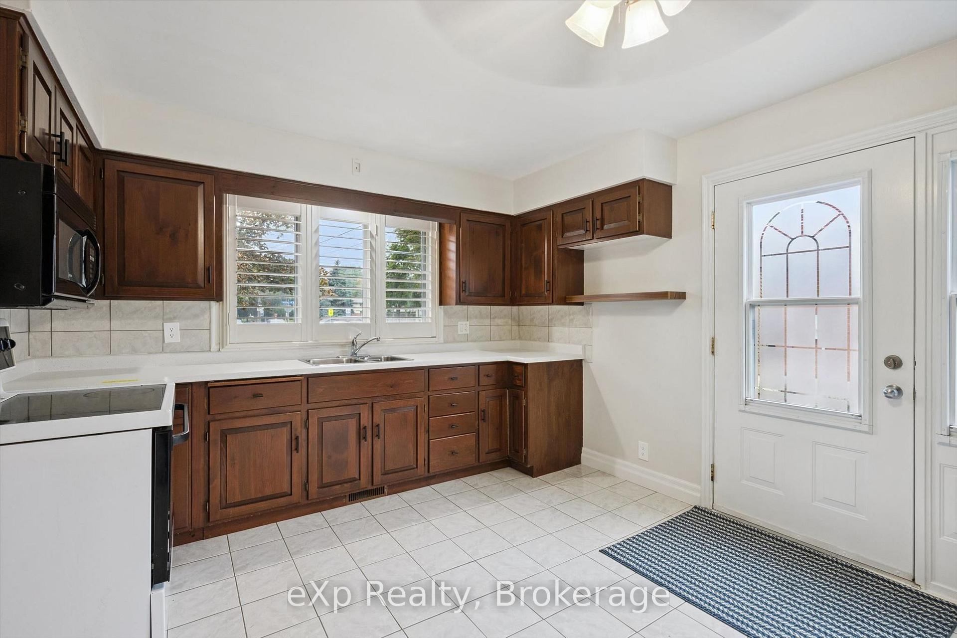 Photo 12 of 130 Speedvale Avenue W, Guelph, Exhibition Park — HOMEH