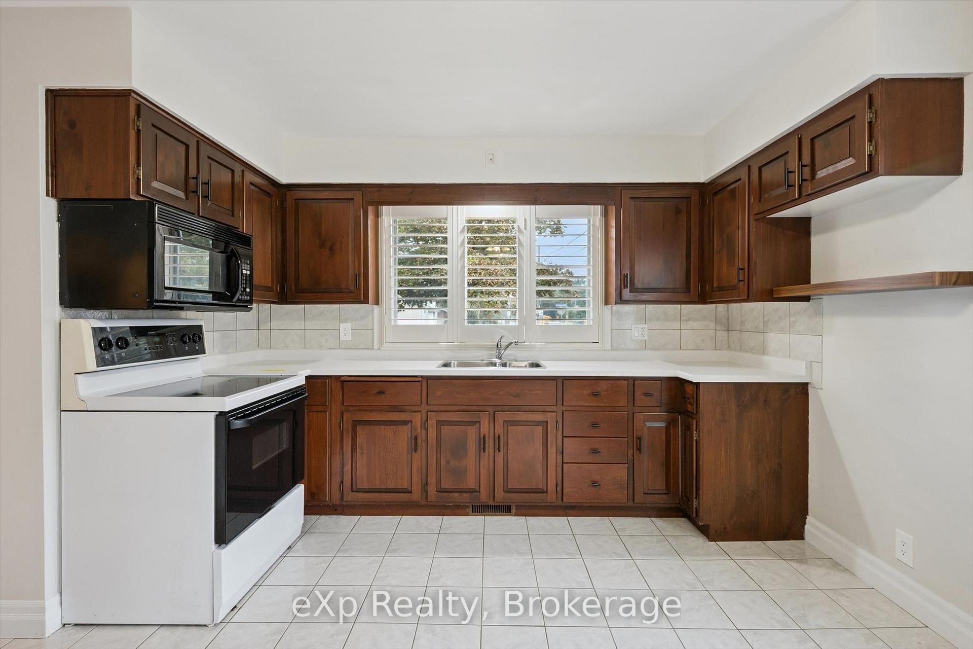 Photo 13 of 130 Speedvale Avenue W, Guelph, Exhibition Park — HOMEH