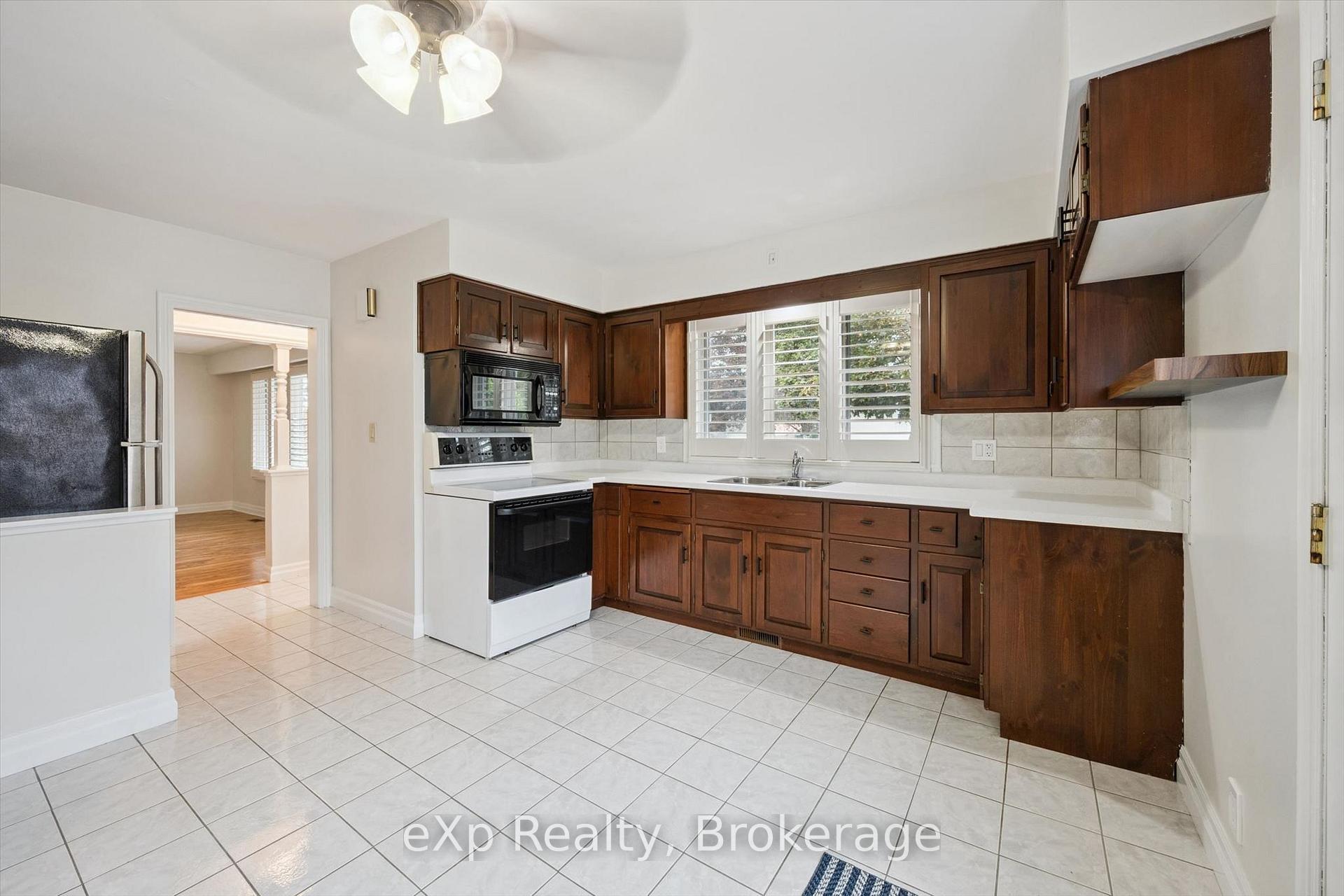 Photo 14 of 130 Speedvale Avenue W, Guelph, Exhibition Park — HOMEH