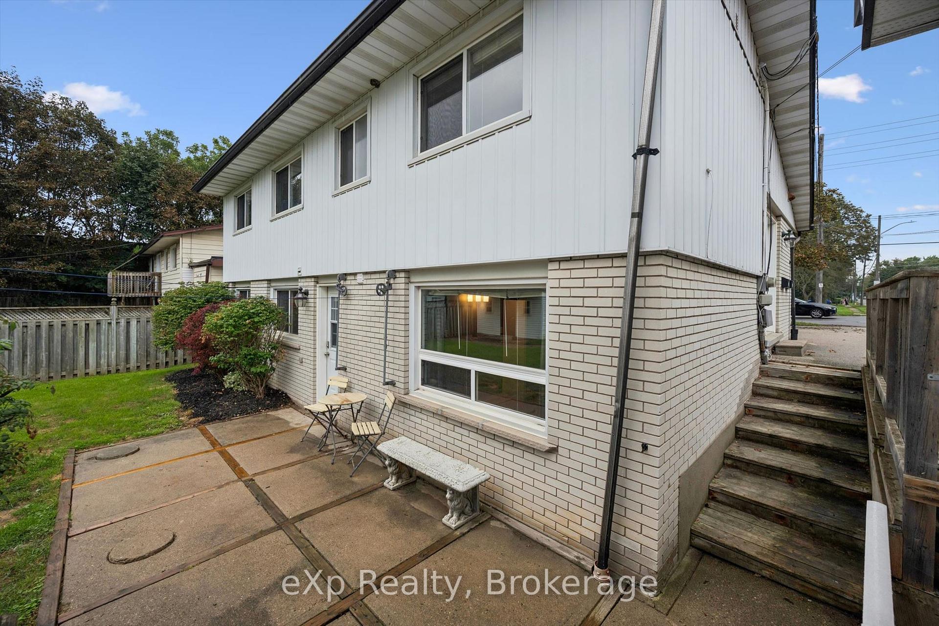 Photo 24 of 130 Speedvale Avenue W, Guelph, Exhibition Park — HOMEH