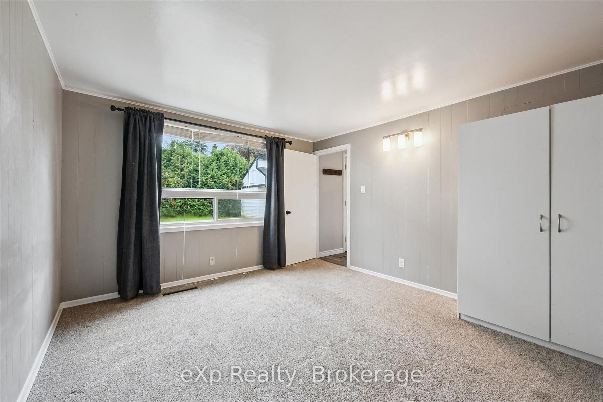 Photo 30 of 130 Speedvale Avenue W, Guelph, Exhibition Park — HOMEH