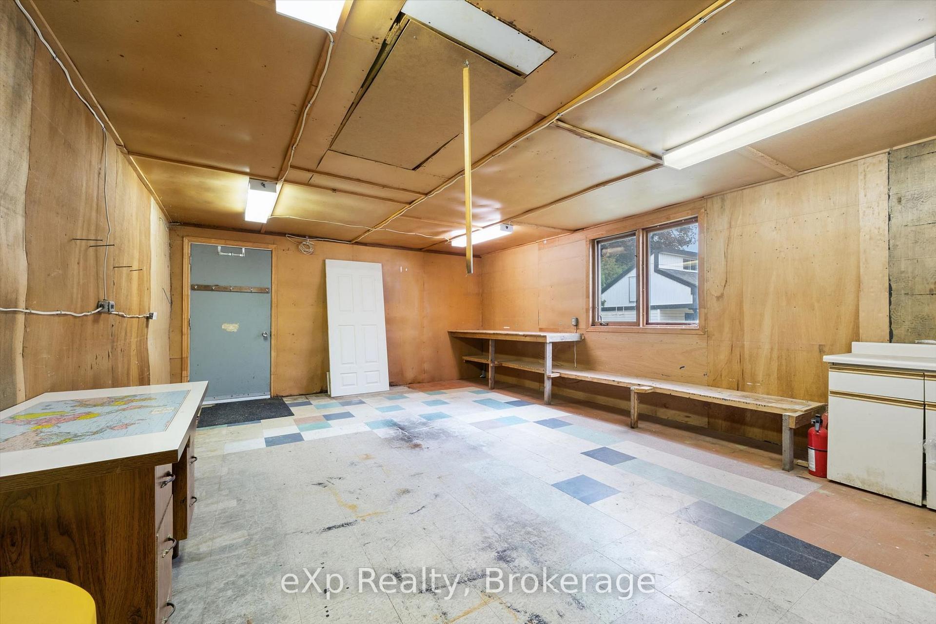 Photo 40 of 130 Speedvale Avenue W, Guelph, Exhibition Park — HOMEH