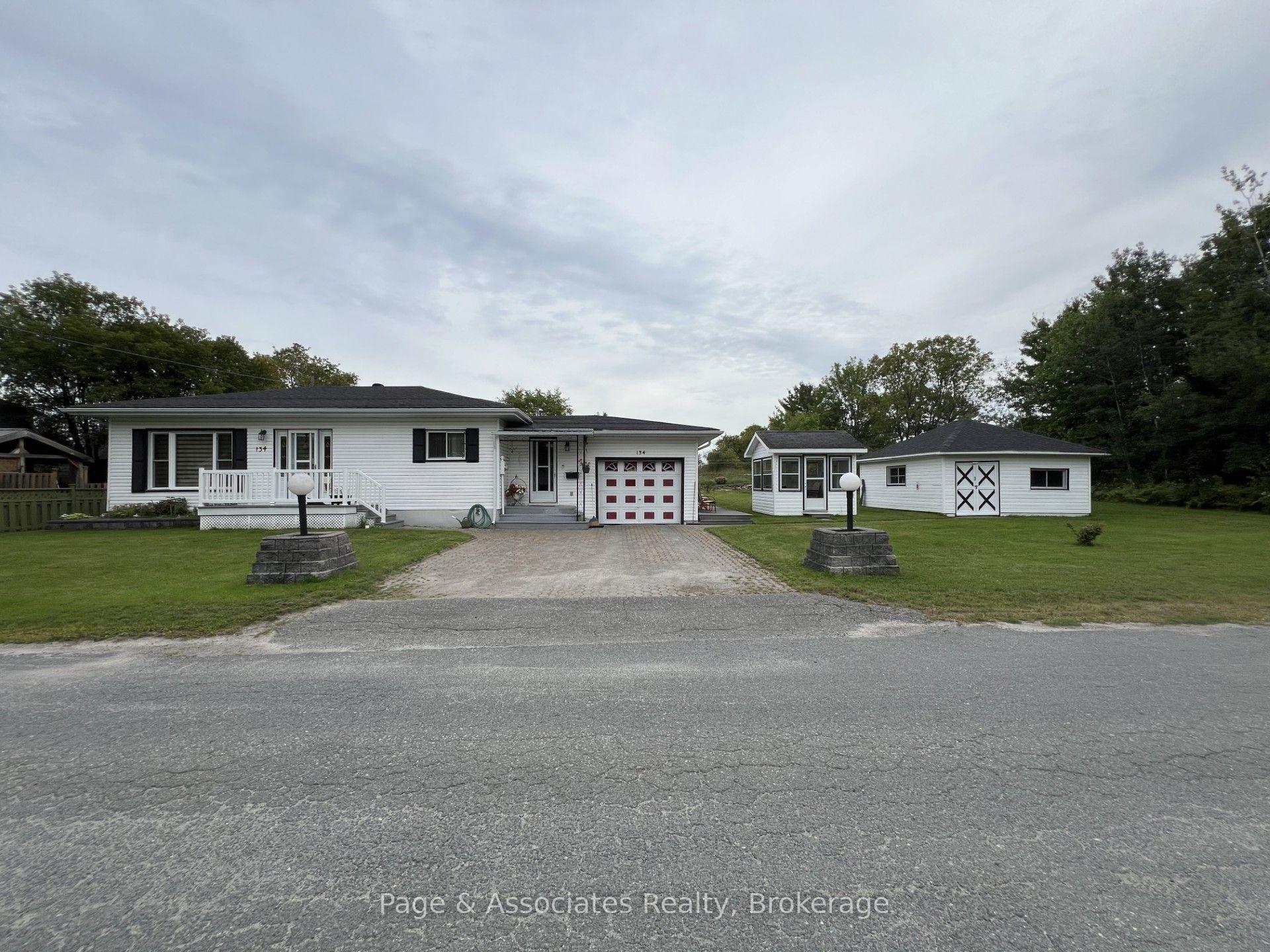 Photo 5 of 134 Dufferin Street, West Nipissing, Sturgeon Falls — HOMEH