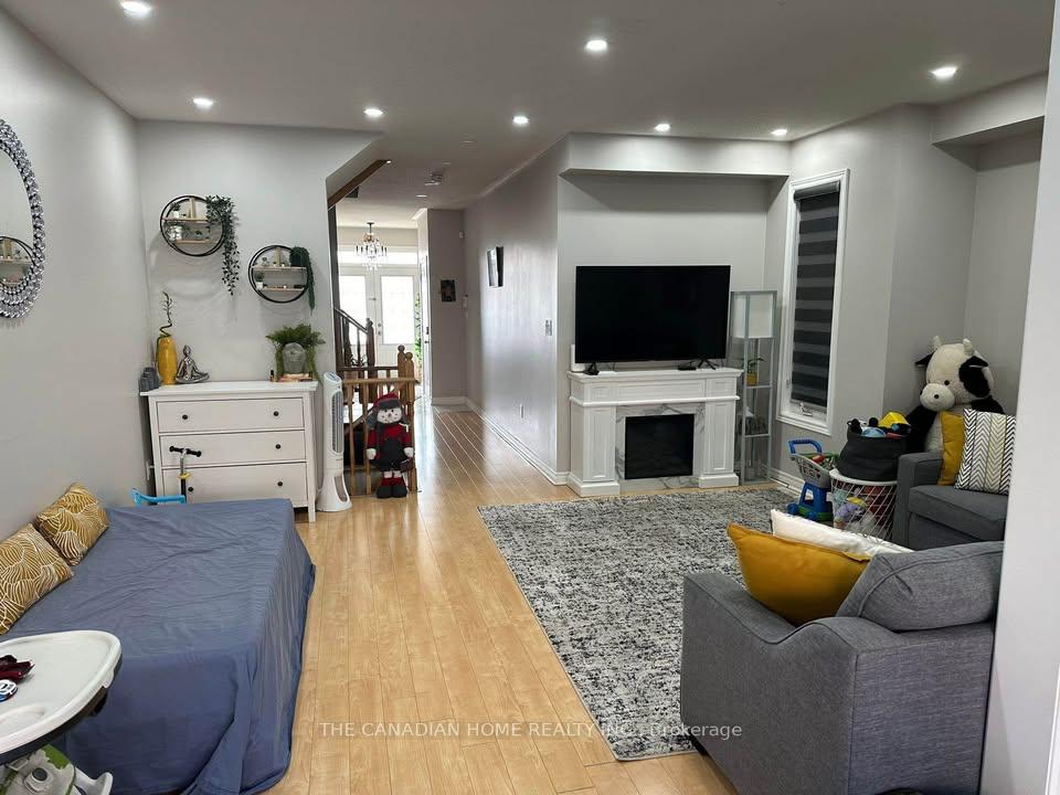 Photo 5 of 303 Robert Parkinson Drive, Brampton, Northwest Brampton — HOMEH