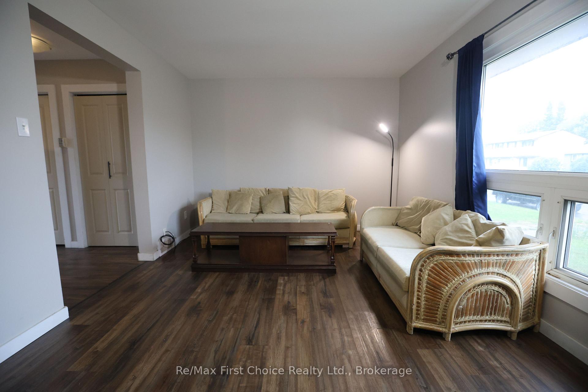 Photo 2 of 569 McGill Crescent, Thunder Bay, Northwood Park — HOMEH