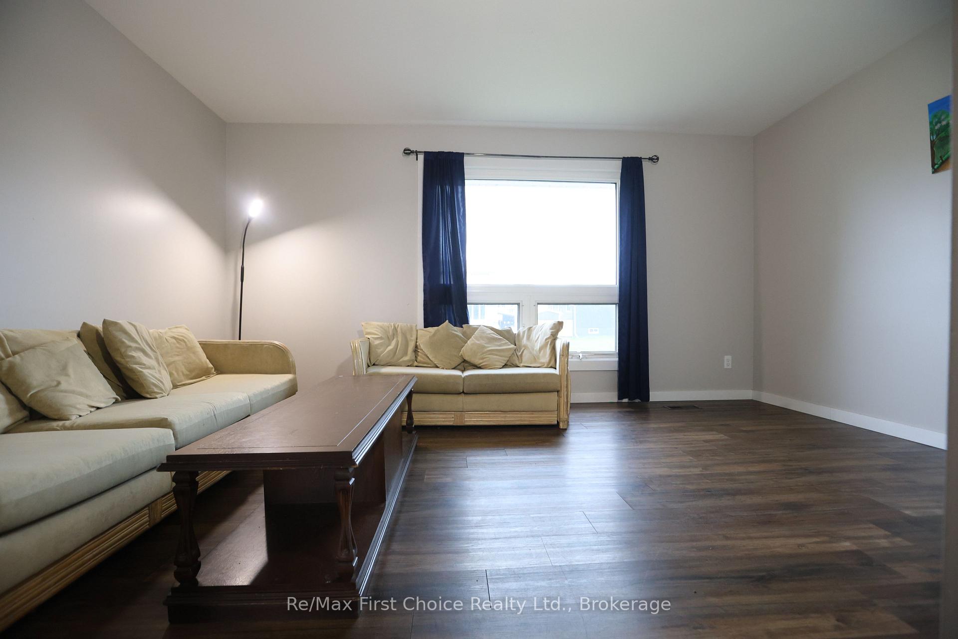 Photo 3 of 569 McGill Crescent, Thunder Bay, Northwood Park — HOMEH