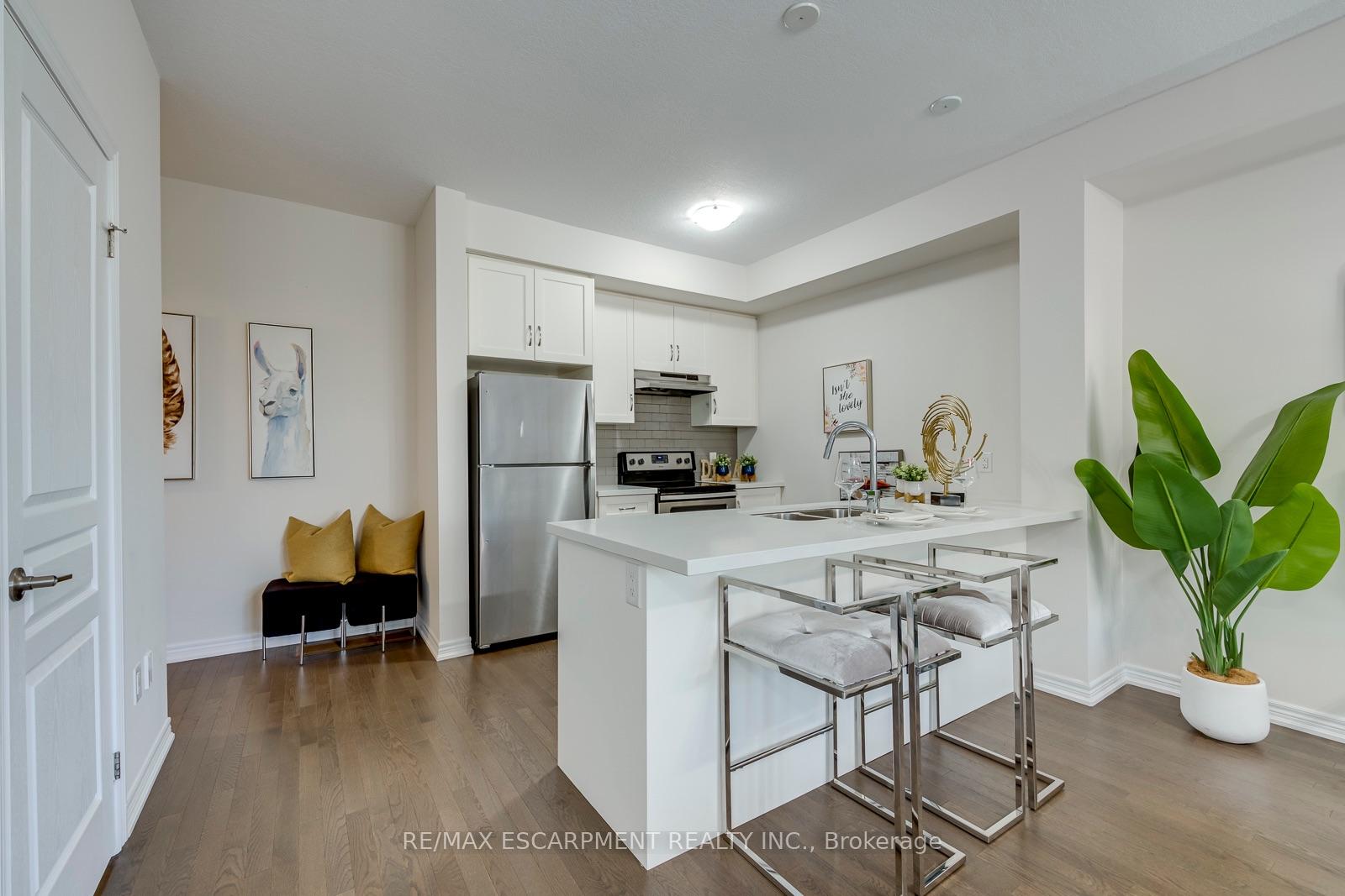 Photo 10 of 393 Grantham Common, Oakville, Joshua Meadows — HOMEH