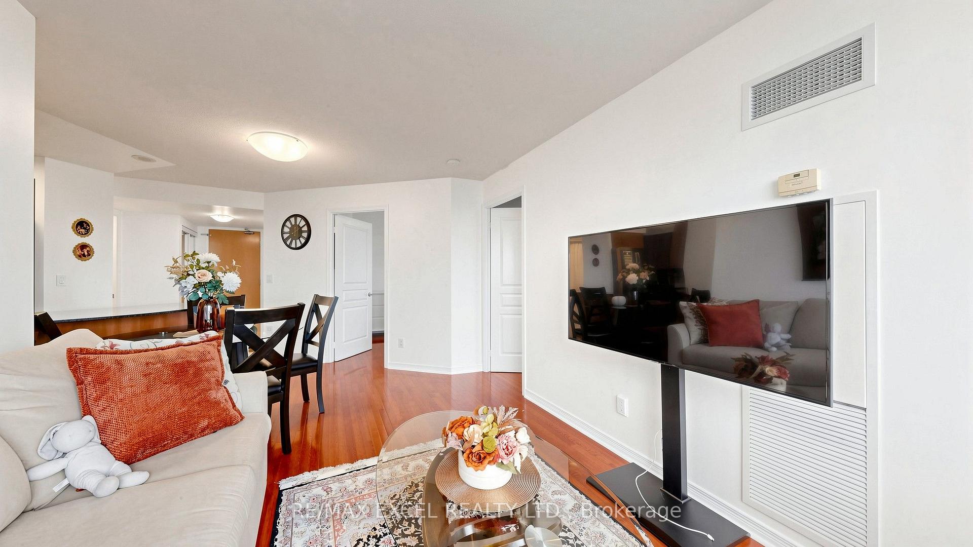 Photo 9 of Unit 1603, 509 Beecroft Road, North York, Willowdale West — HOMEH
