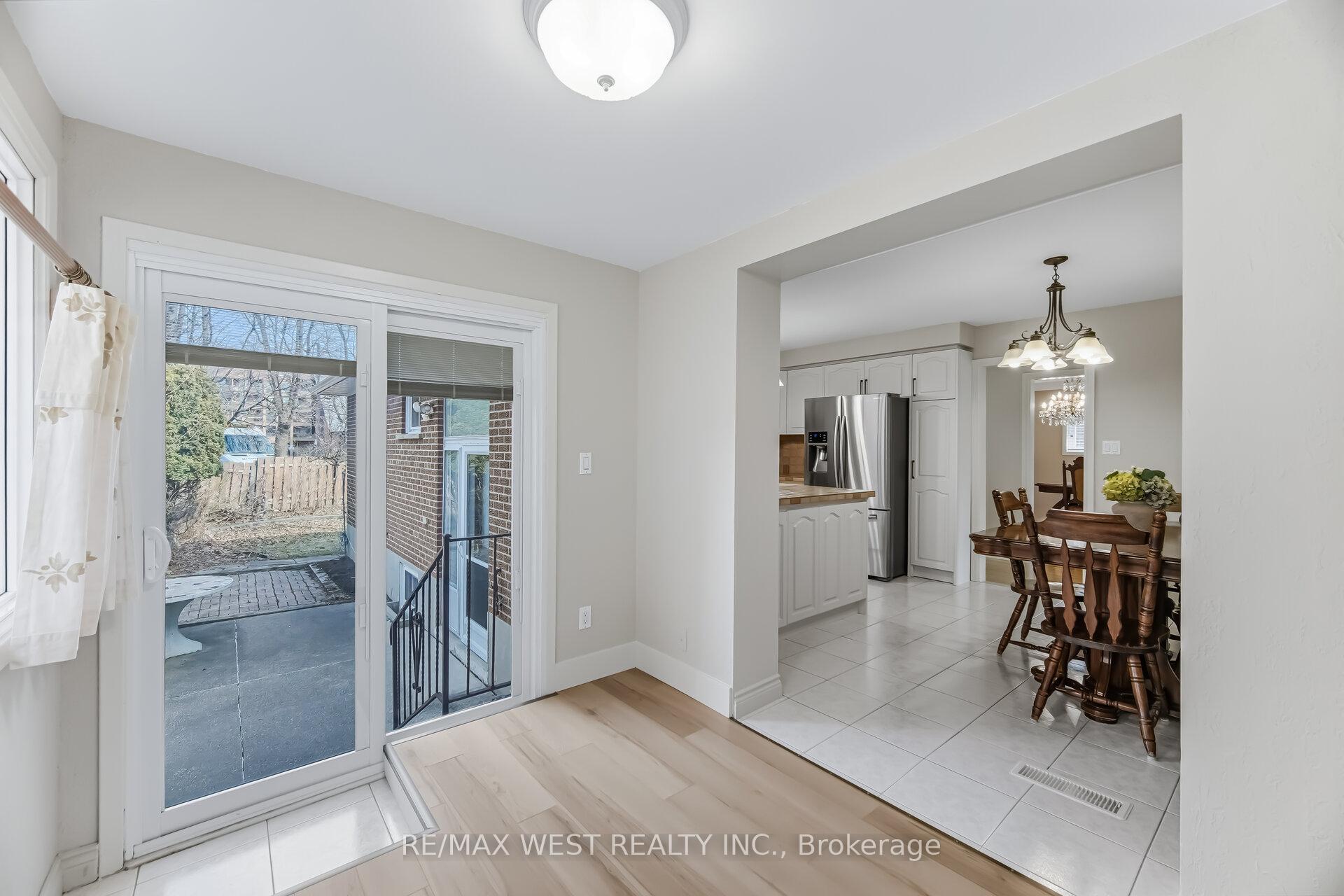 Photo 15 of 6 Disan Court, Etobicoke, Thistletown-Beaumonde Heights — HOMEH