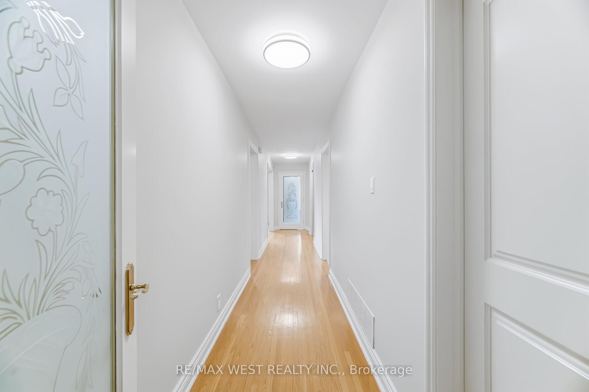 Photo 16 of 6 Disan Court, Etobicoke, Thistletown-Beaumonde Heights — HOMEH