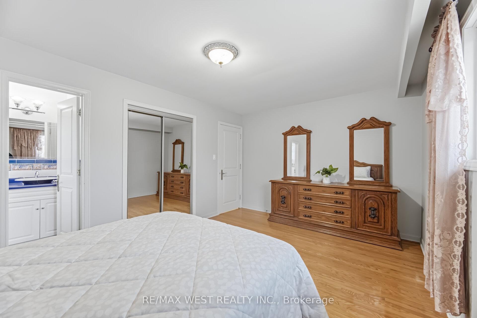 Photo 18 of 6 Disan Court, Etobicoke, Thistletown-Beaumonde Heights — HOMEH