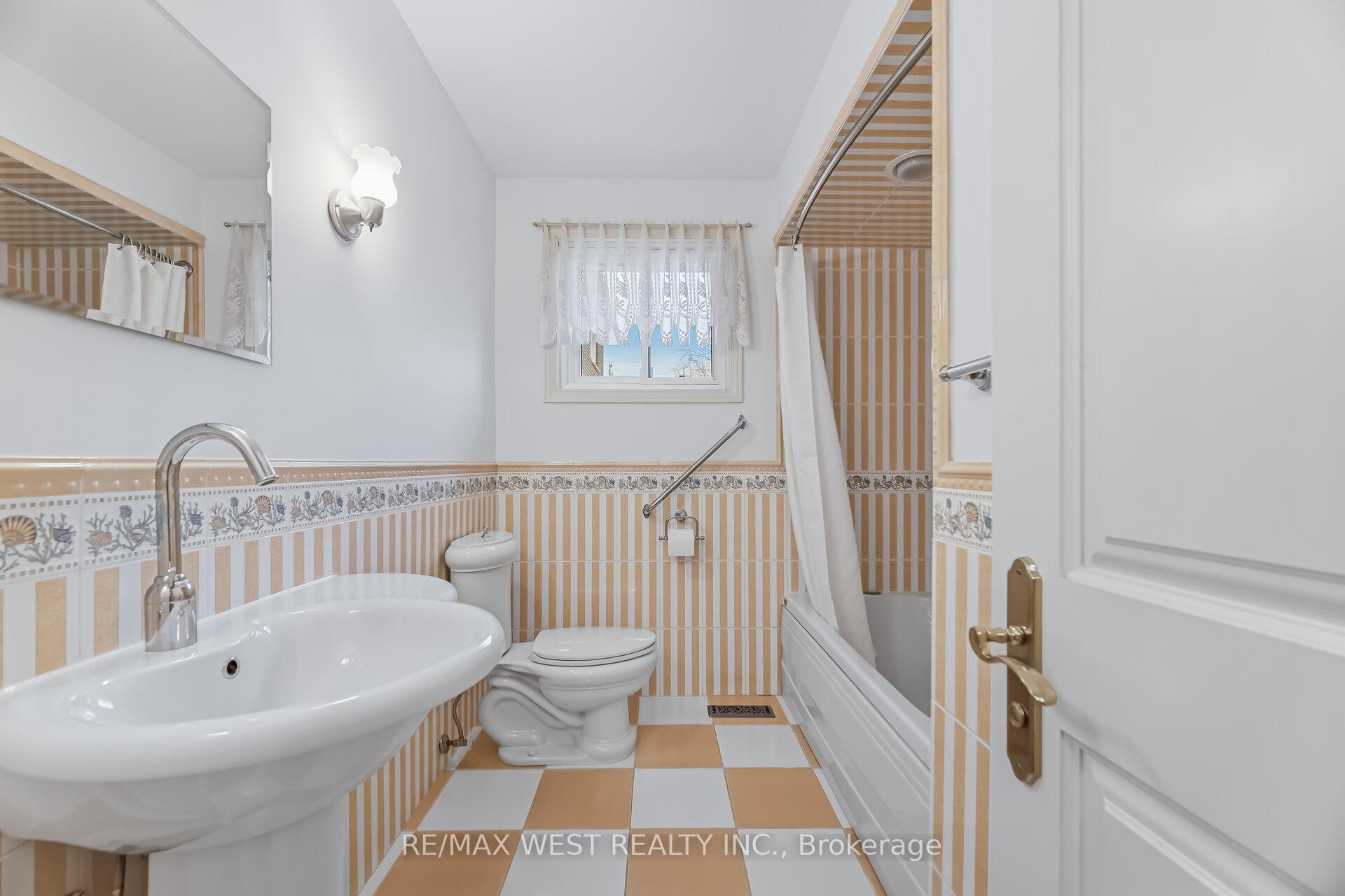 Photo 20 of 6 Disan Court, Etobicoke, Thistletown-Beaumonde Heights — HOMEH