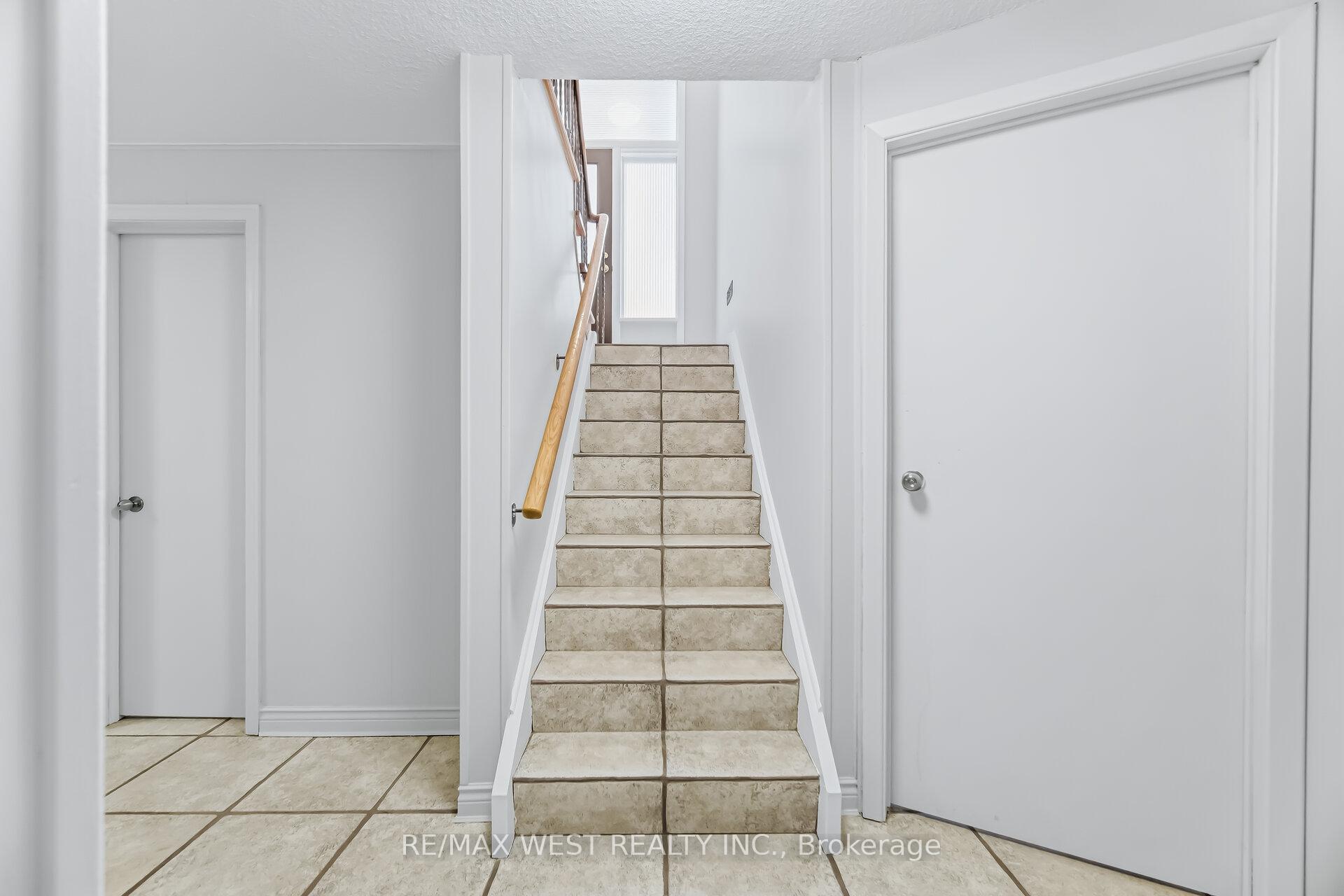 Photo 21 of 6 Disan Court, Etobicoke, Thistletown-Beaumonde Heights — HOMEH