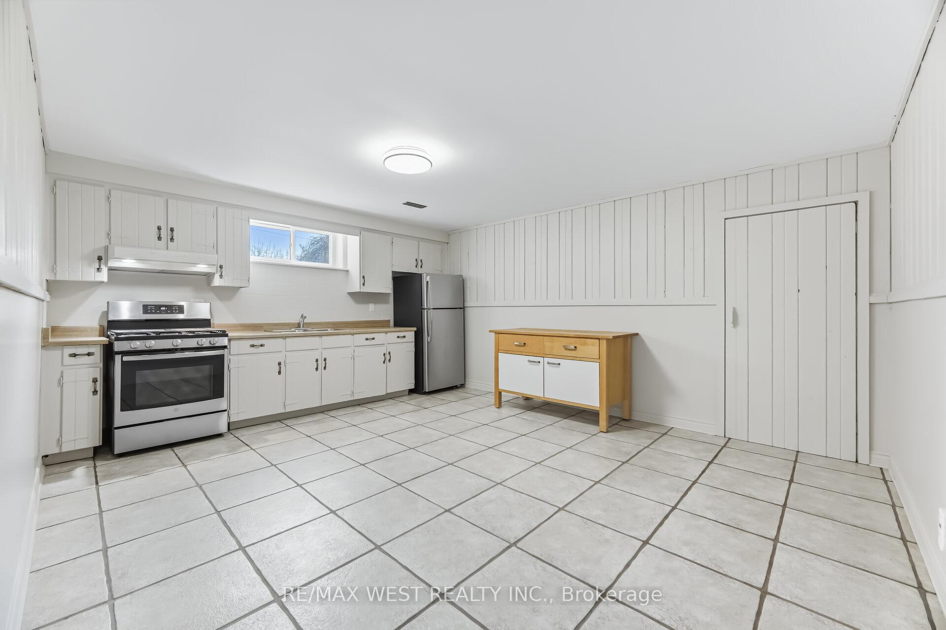 Photo 25 of 6 Disan Court, Etobicoke, Thistletown-Beaumonde Heights — HOMEH