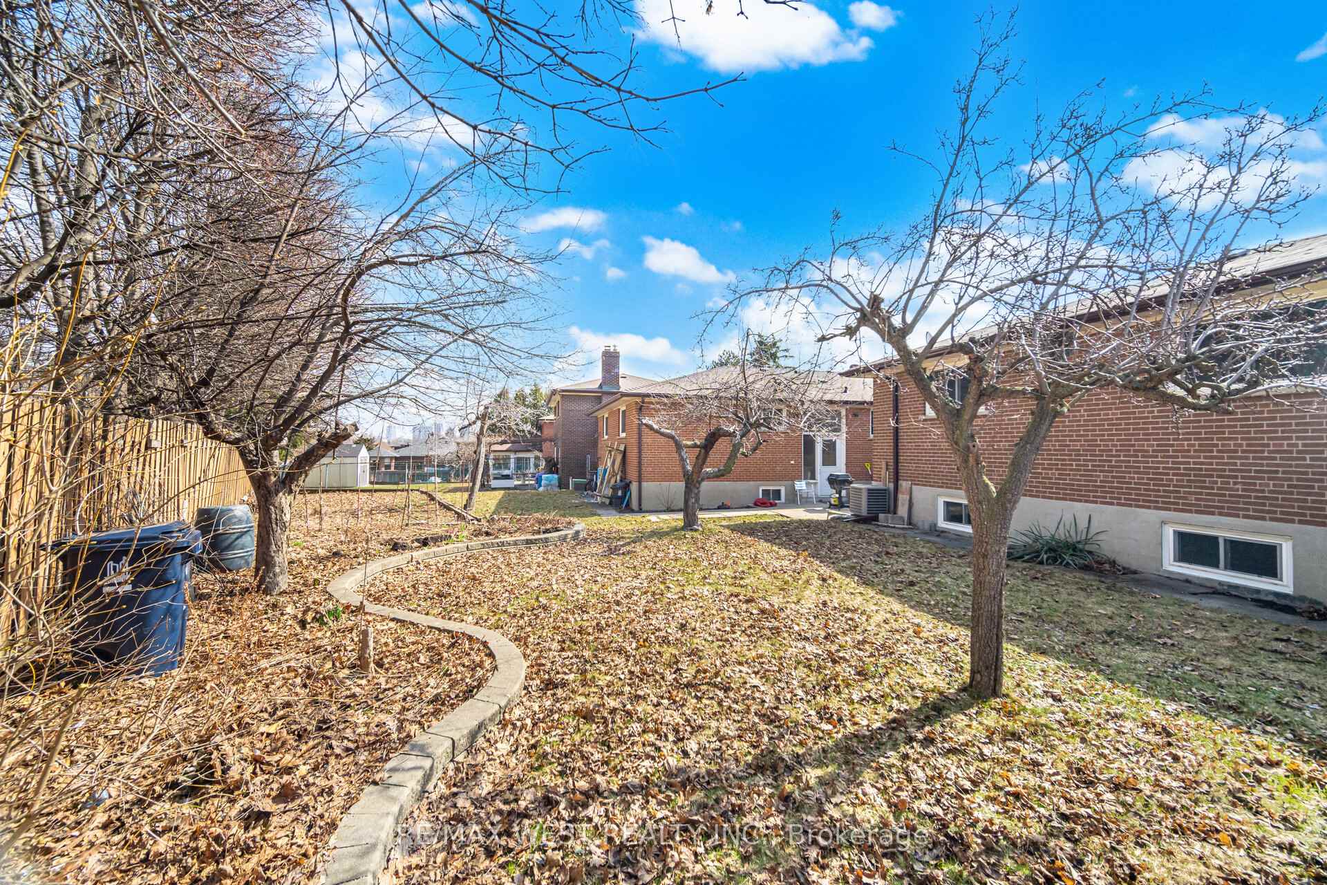 Photo 30 of 6 Disan Court, Etobicoke, Thistletown-Beaumonde Heights — HOMEH
