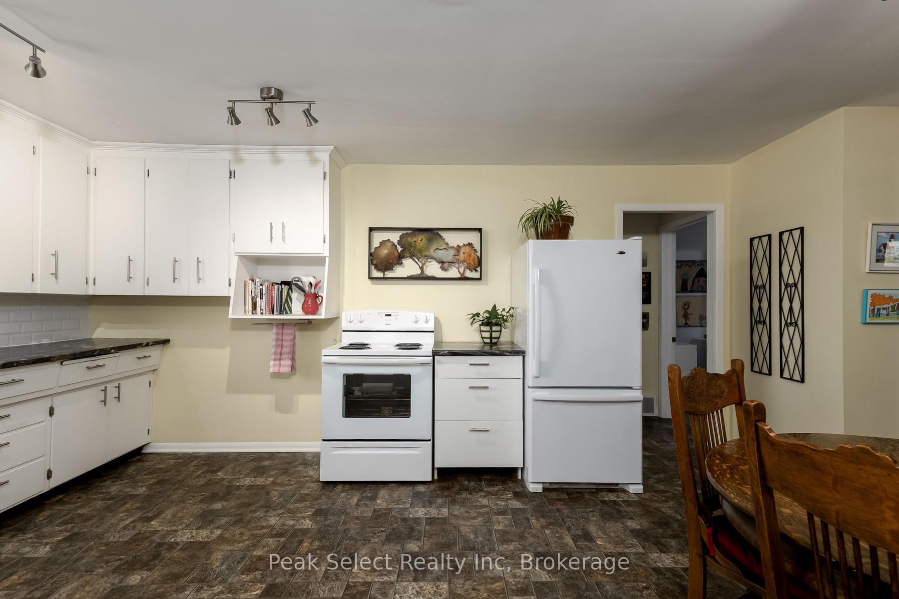 Photo 14 of 353 Queen Street E, St. Marys — HOMEH