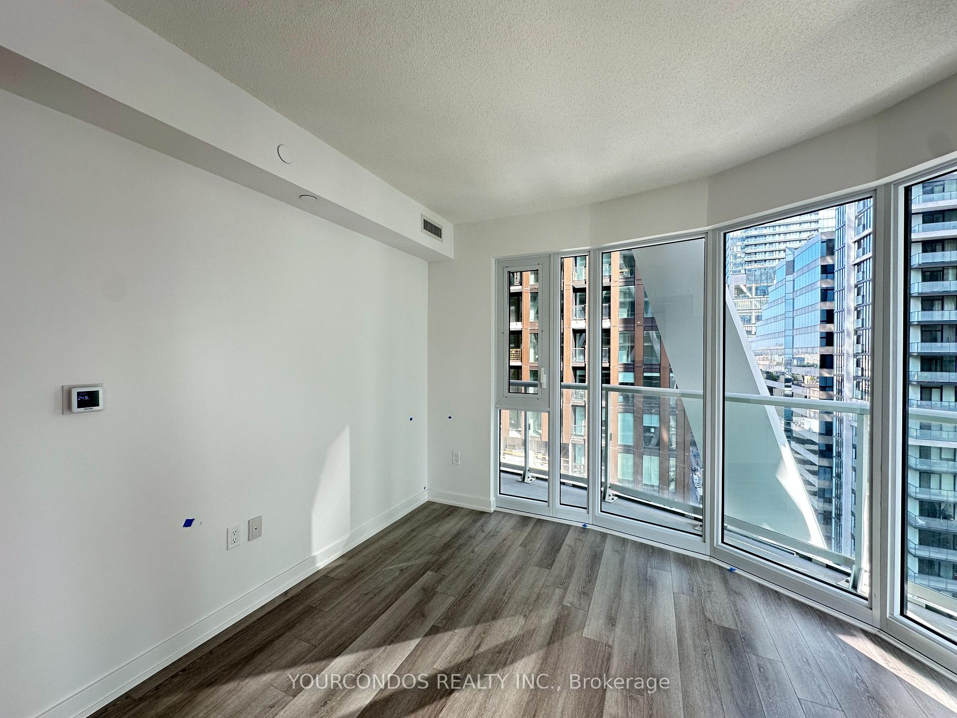 Photo 5 of Unit 1728, 230 Simcoe Street, Toronto, Kensington-Chinatown — HOMEH