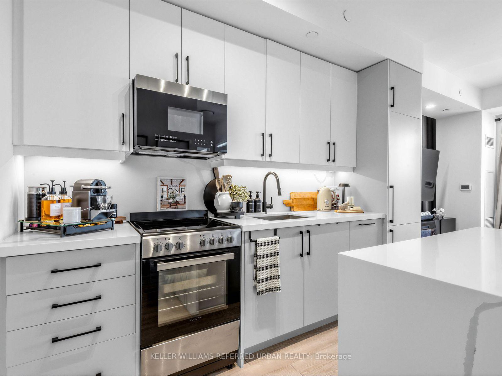 Photo 3 of Unit 440, 2075 King Road, King, King City — HOMEH