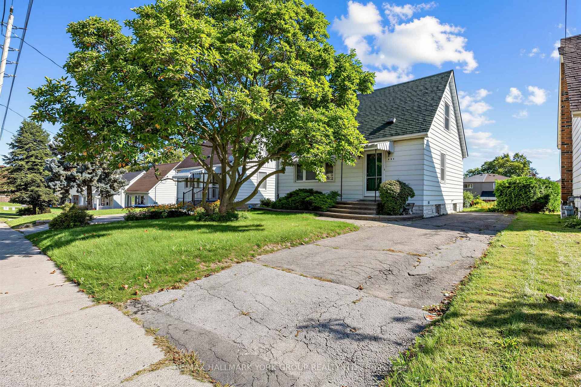 Photo 2 of 441 Ritson Road N, Oshawa, O'Neill — HOMEH