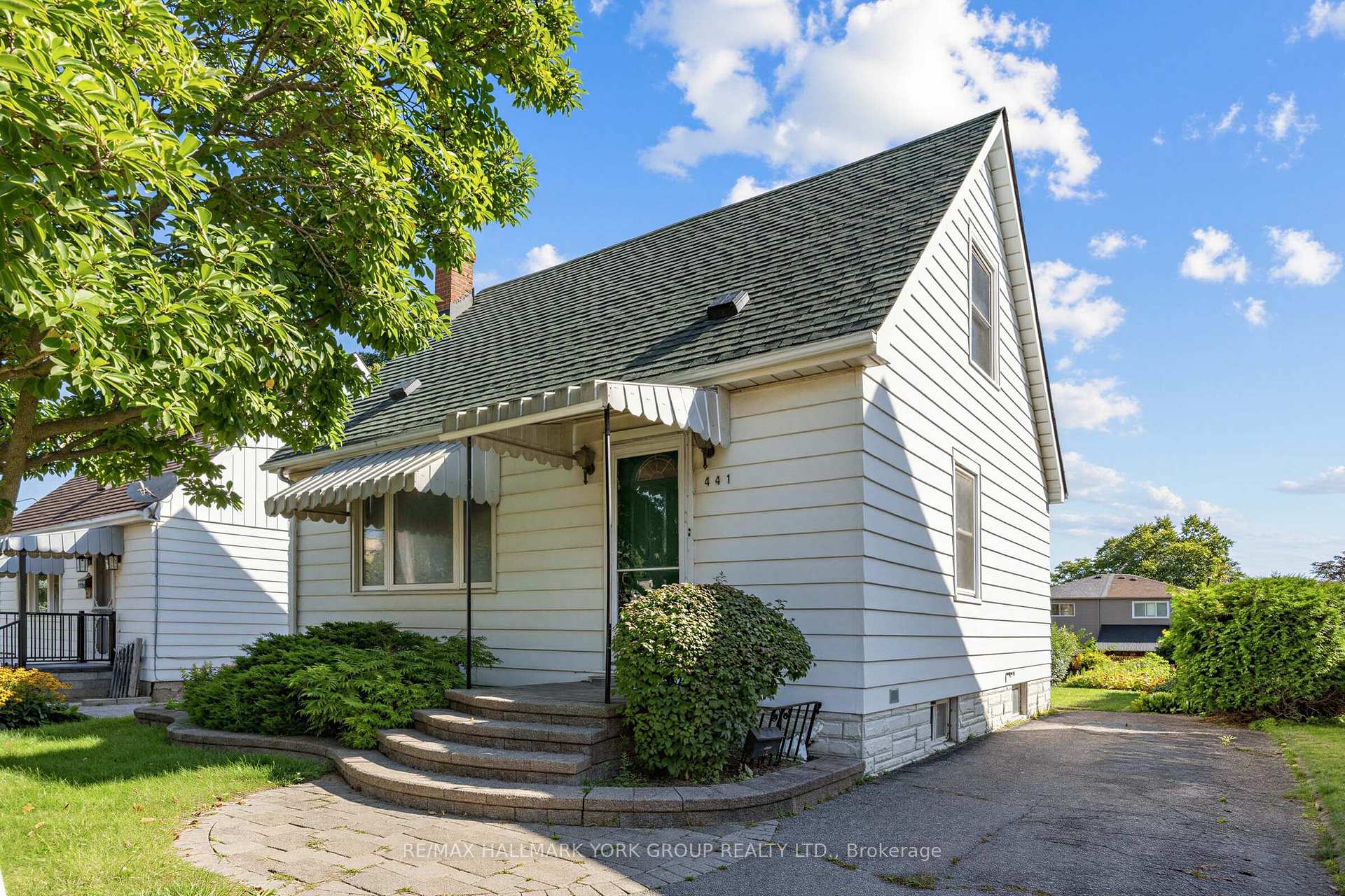 Photo 3 of 441 Ritson Road N, Oshawa, O'Neill — HOMEH