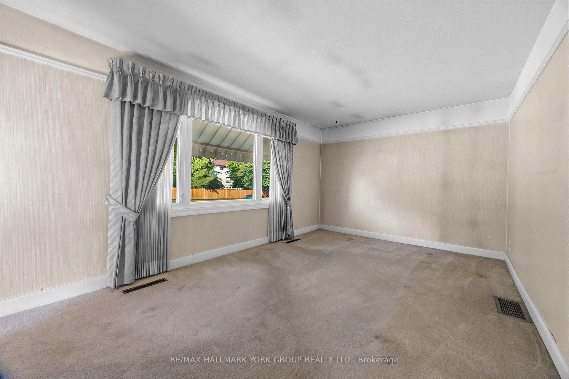 Photo 6 of 441 Ritson Road N, Oshawa, O'Neill — HOMEH