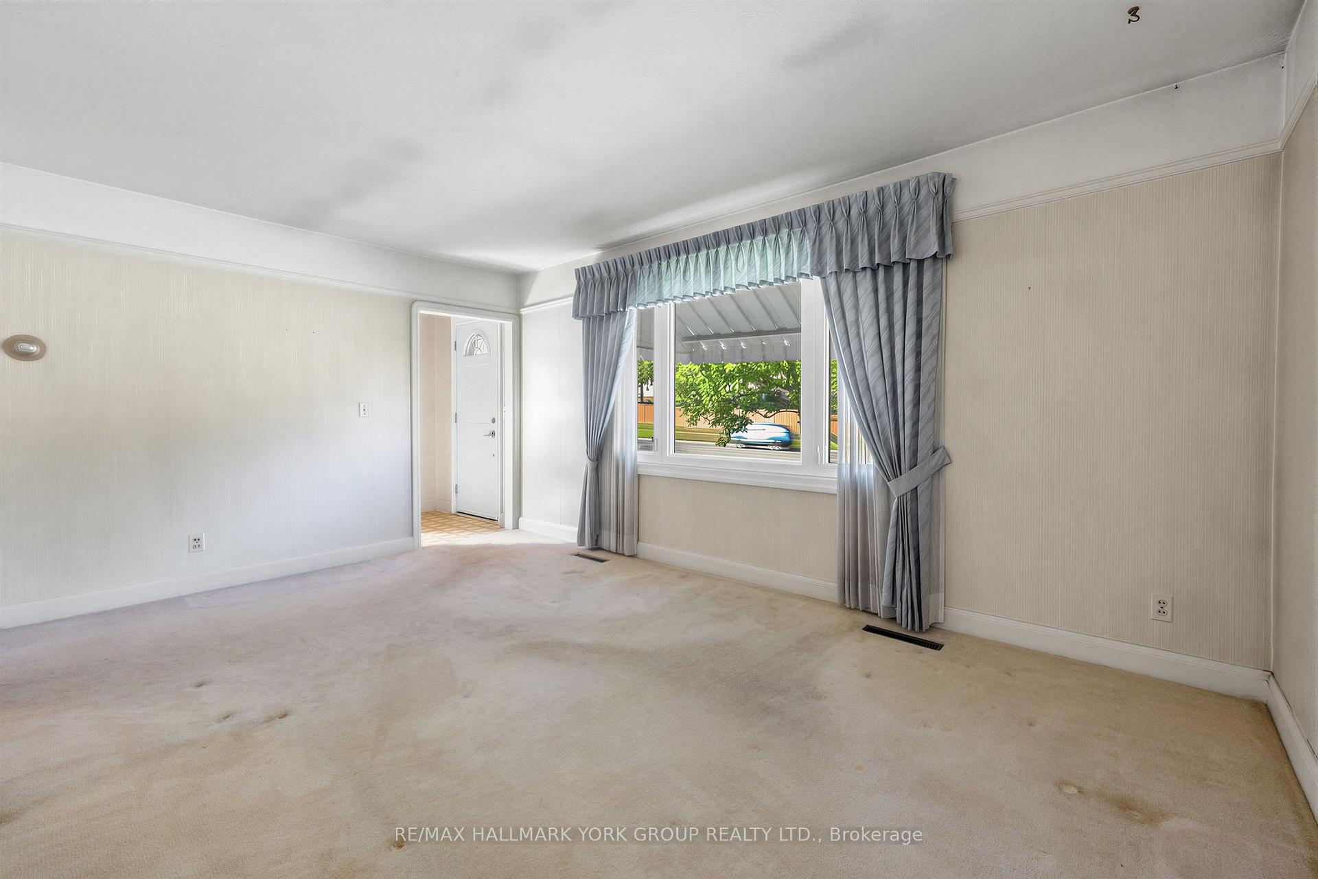 Photo 8 of 441 Ritson Road N, Oshawa, O'Neill — HOMEH