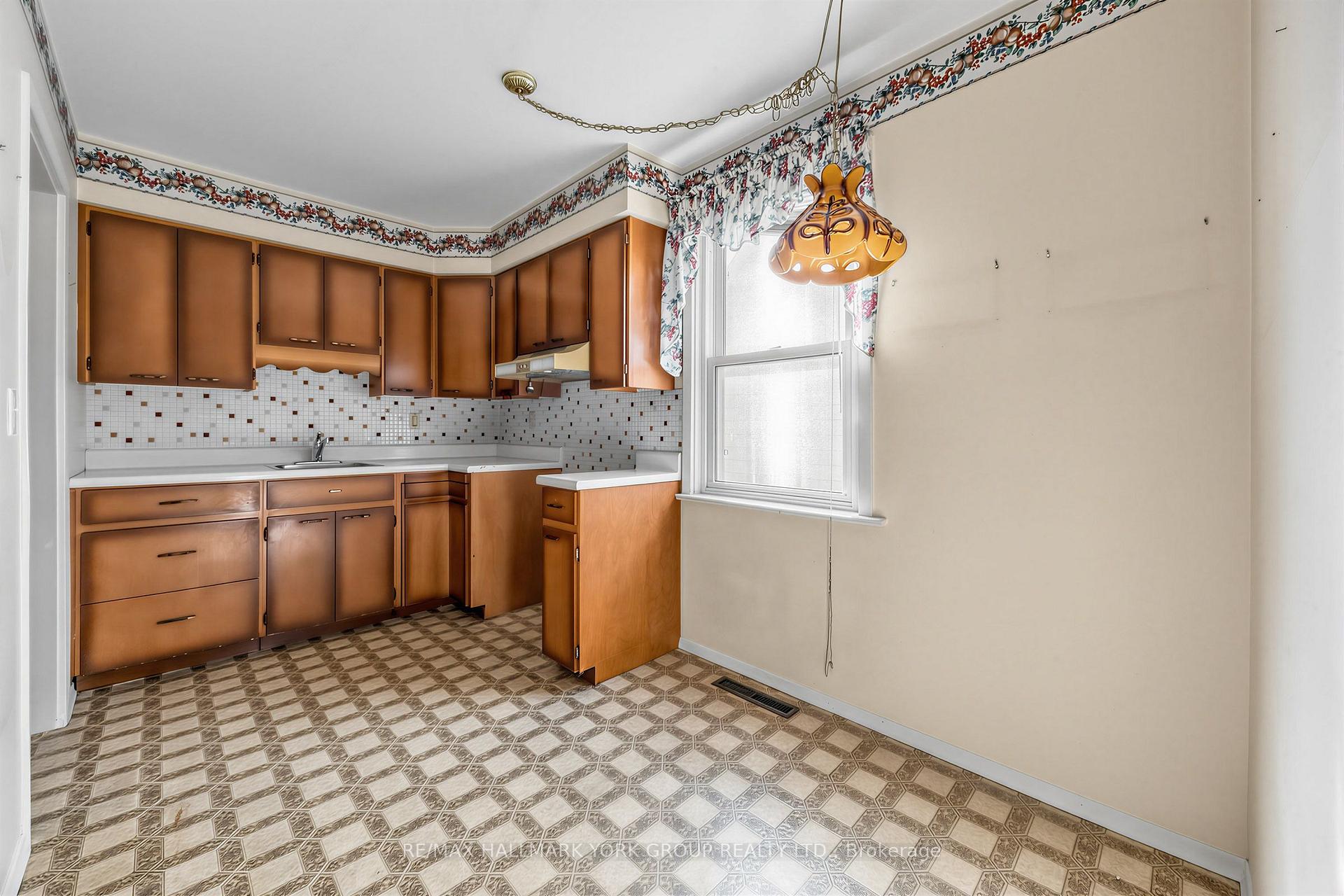 Photo 9 of 441 Ritson Road N, Oshawa, O'Neill — HOMEH