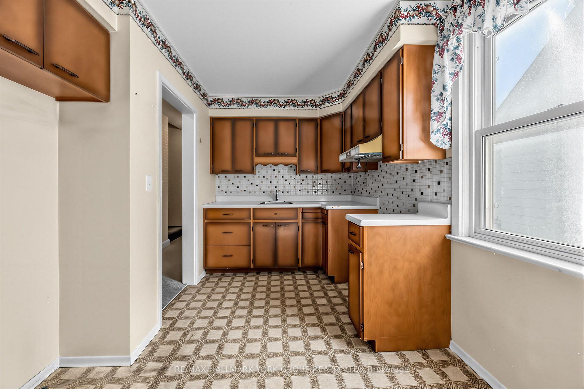Photo 12 of 441 Ritson Road N, Oshawa, O'Neill — HOMEH