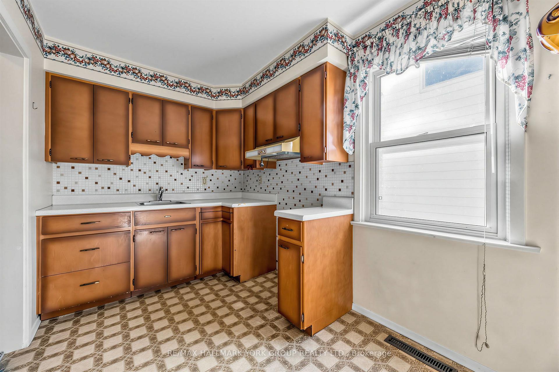 Photo 13 of 441 Ritson Road N, Oshawa, O'Neill — HOMEH