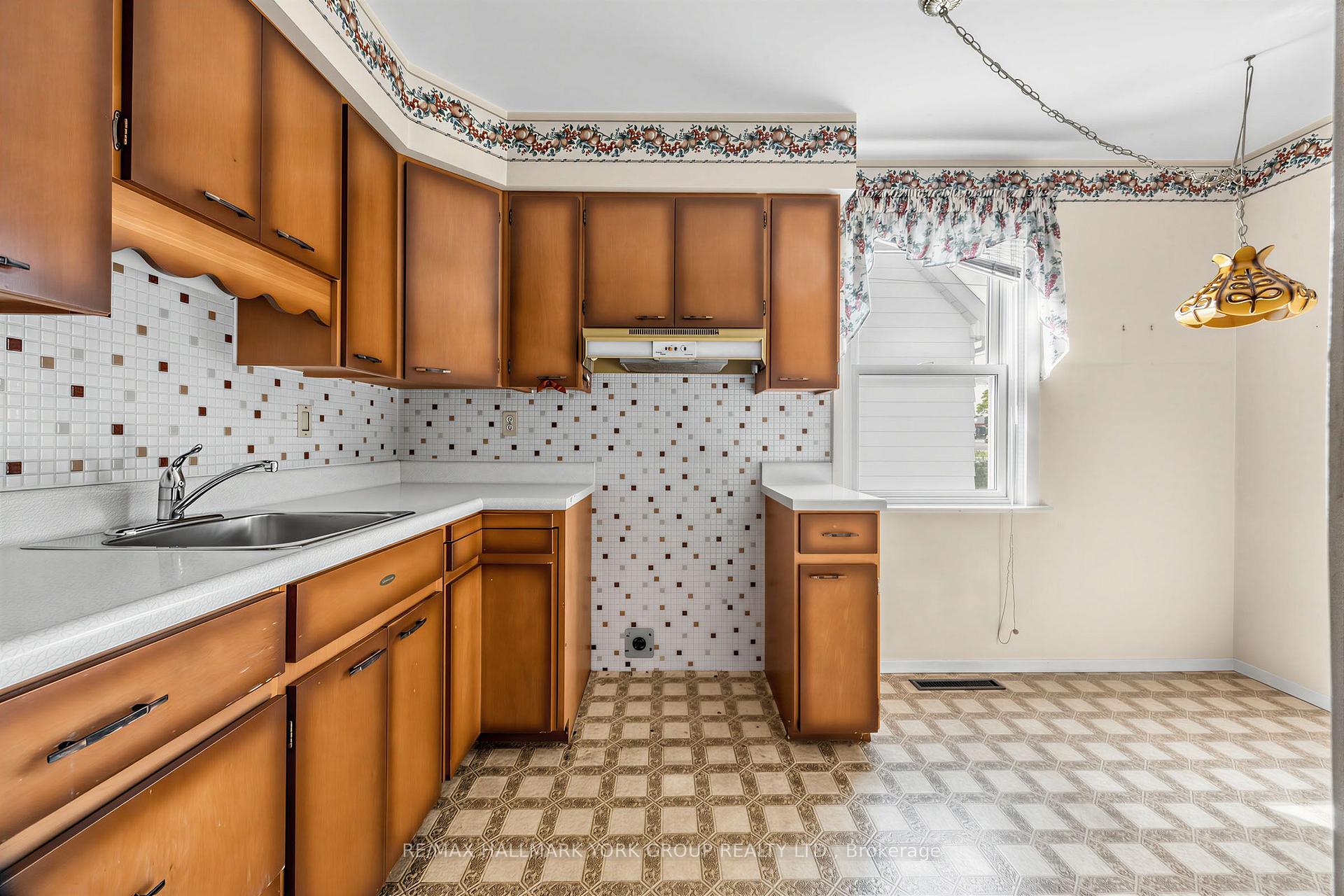 Photo 14 of 441 Ritson Road N, Oshawa, O'Neill — HOMEH
