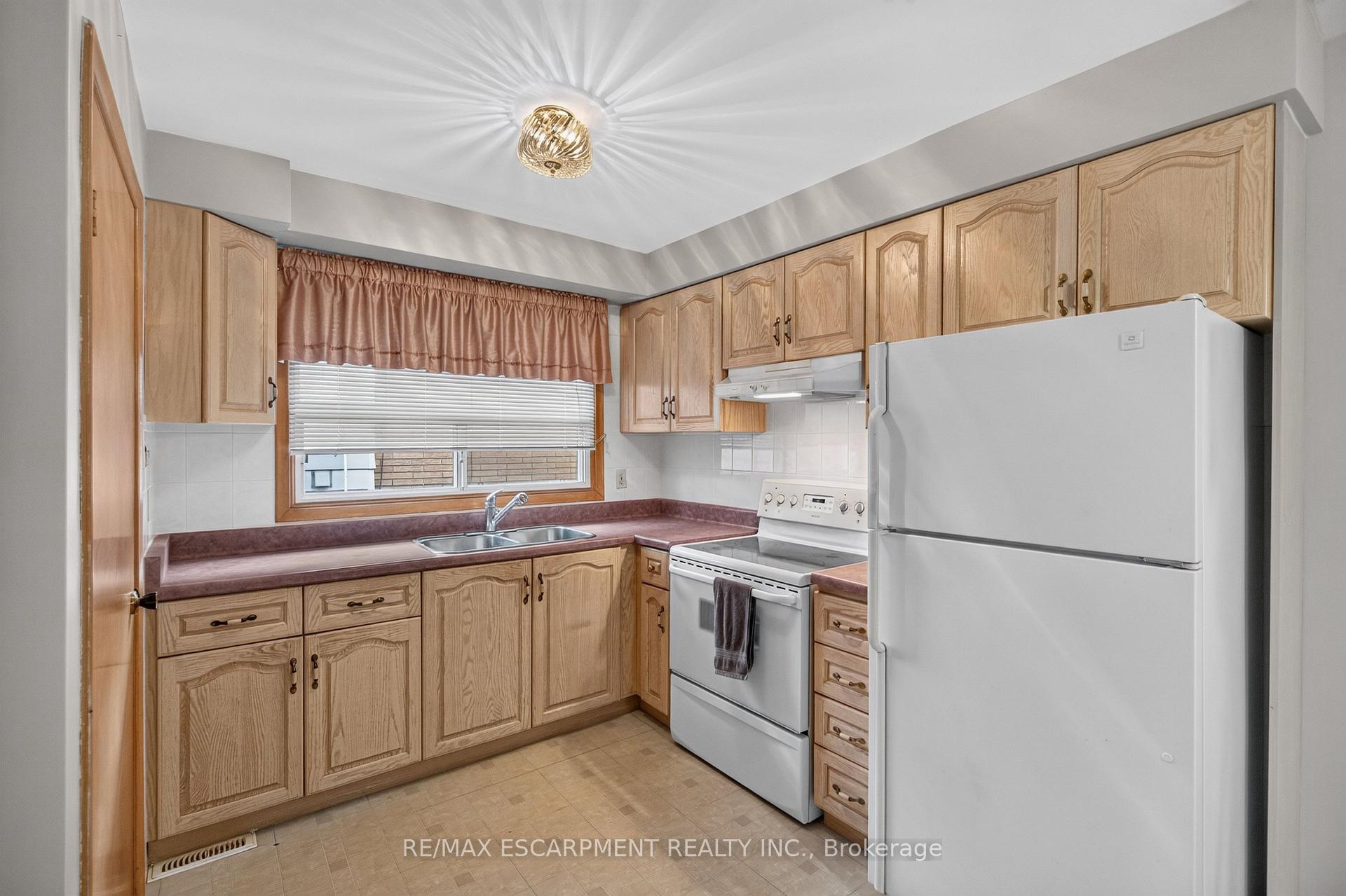 Photo 17 of 80 Sarasota Avenue, Hamilton, Rolston — HOMEH