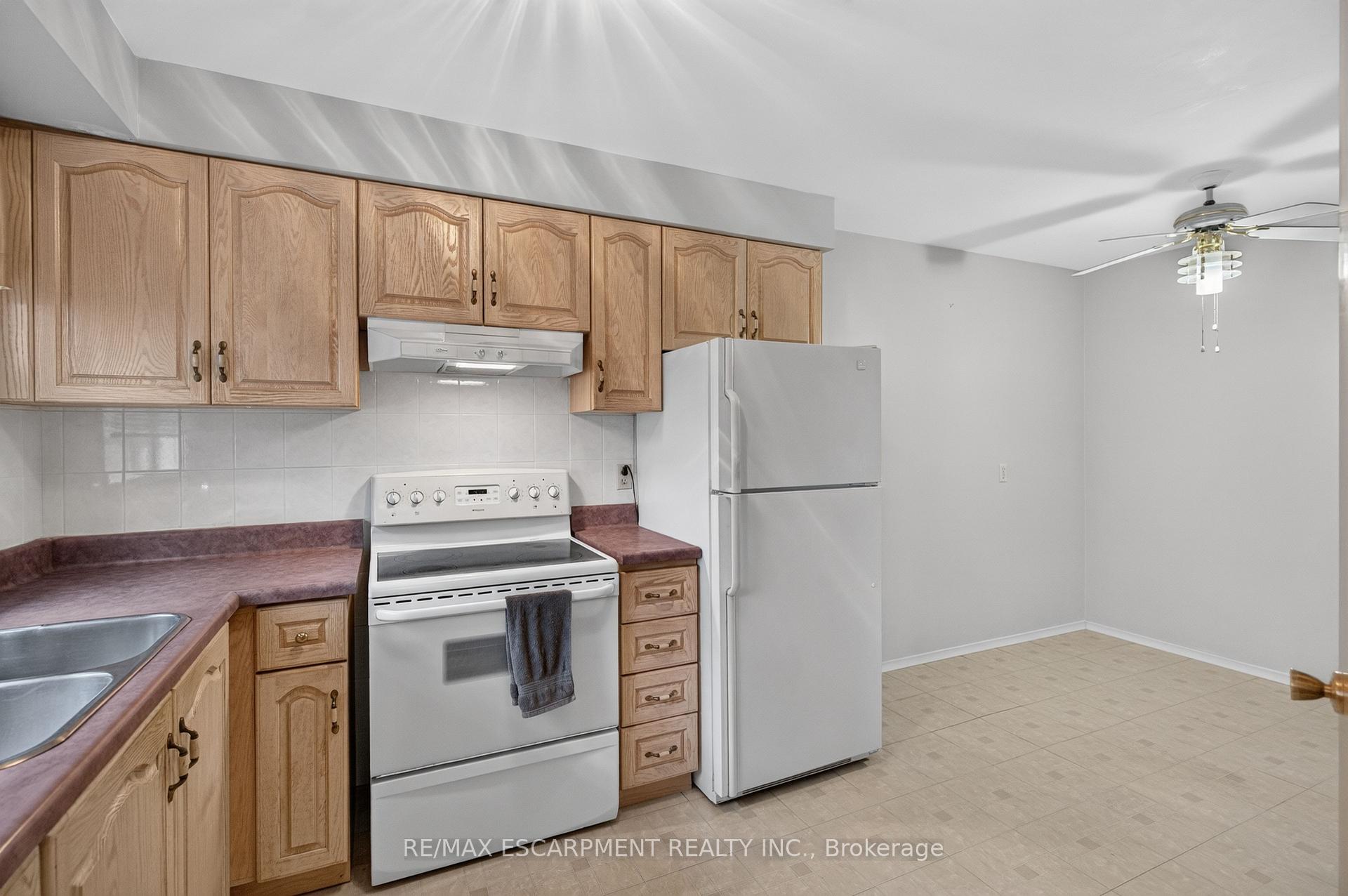 Photo 20 of 80 Sarasota Avenue, Hamilton, Rolston — HOMEH