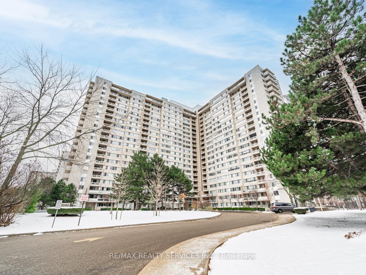 Photo of Unit 1108, 3590 Kaneff Crescent