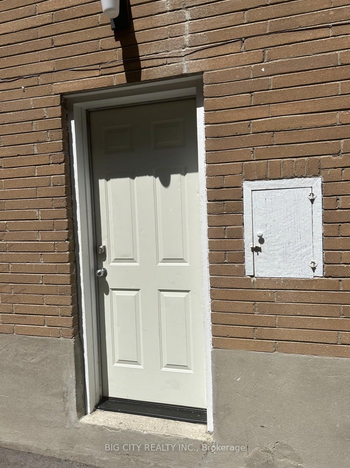 Photo 2 of Unit Lower, 107 Brookhaven Drive, North York, Brookhaven-Amesbury — HOMEH