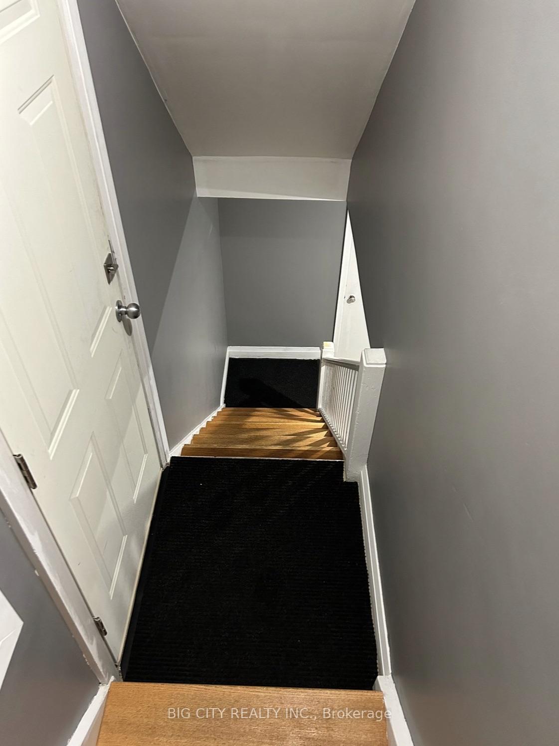 Photo 4 of Unit Lower, 107 Brookhaven Drive, North York, Brookhaven-Amesbury — HOMEH