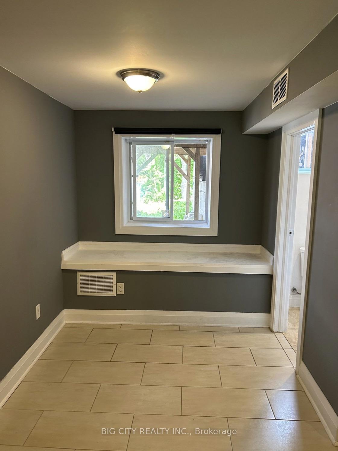 Photo 6 of Unit Lower, 107 Brookhaven Drive, North York, Brookhaven-Amesbury — HOMEH