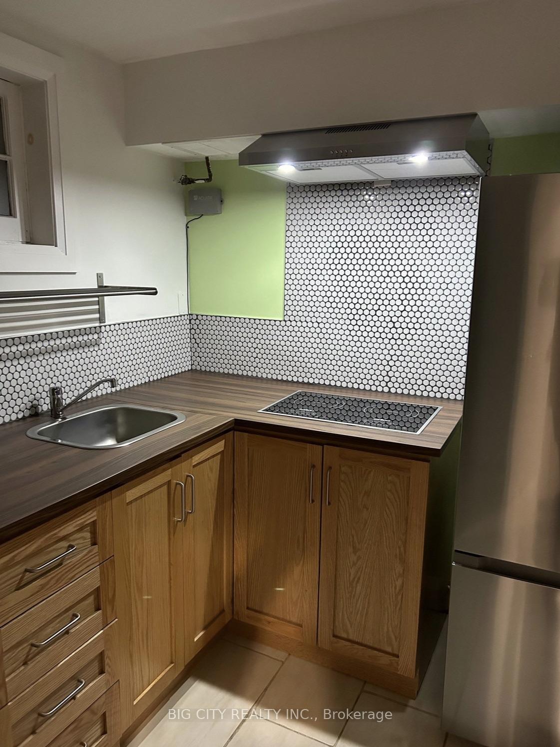 Photo 14 of Unit Lower, 107 Brookhaven Drive, North York, Brookhaven-Amesbury — HOMEH
