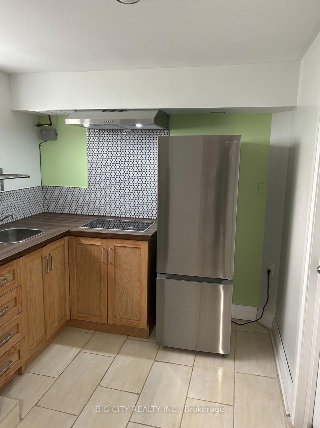 Photo 15 of Unit Lower, 107 Brookhaven Drive, North York, Brookhaven-Amesbury — HOMEH