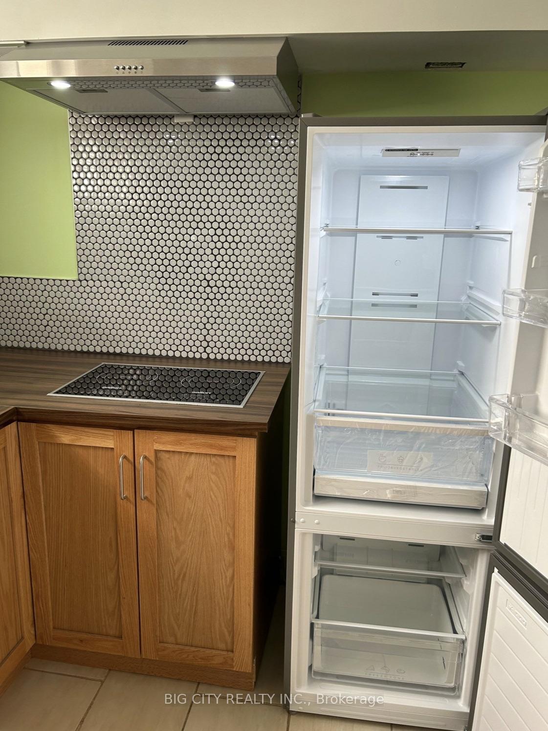 Photo 18 of Unit Lower, 107 Brookhaven Drive, North York, Brookhaven-Amesbury — HOMEH