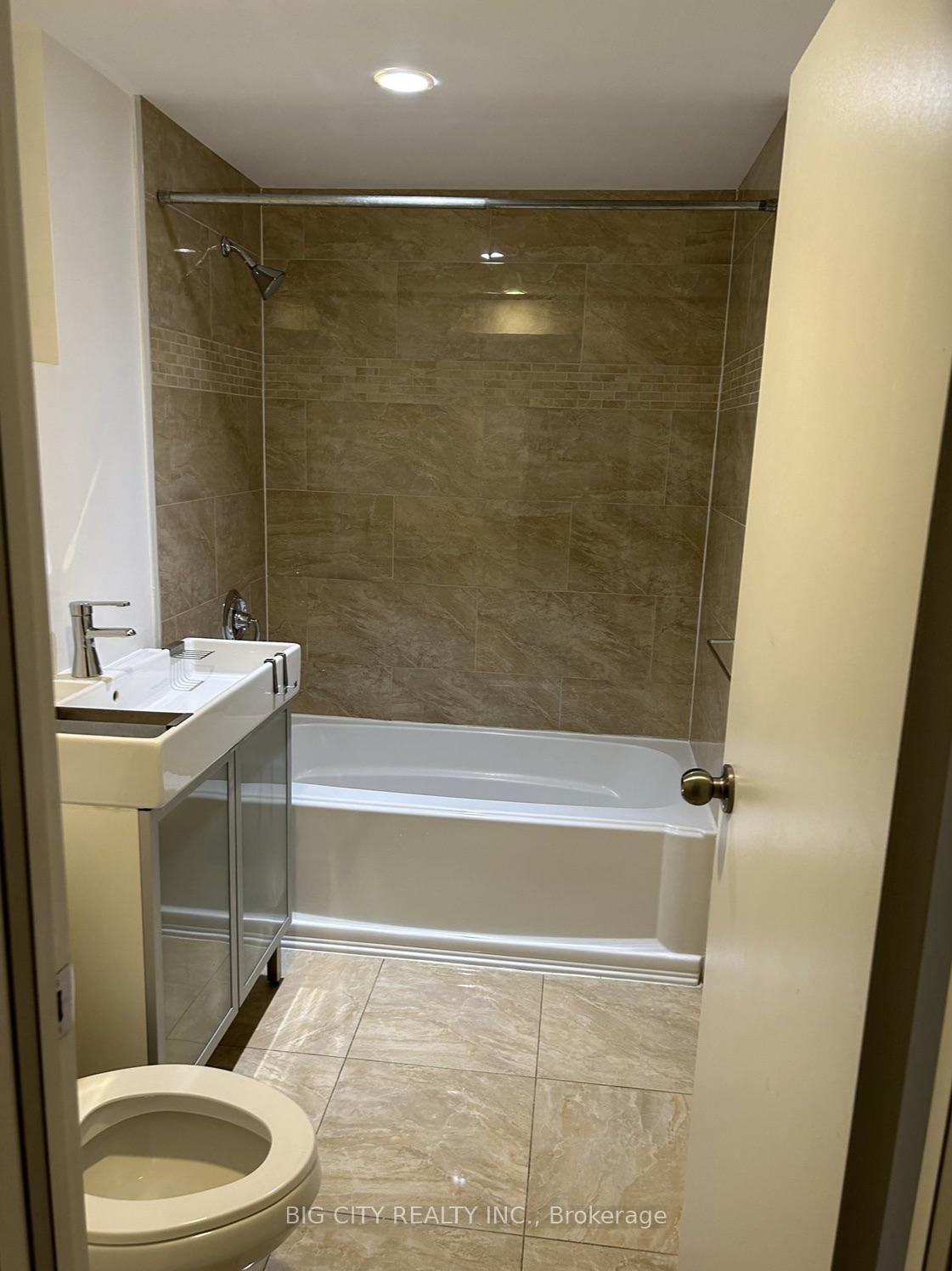 Photo 21 of Unit Lower, 107 Brookhaven Drive, North York, Brookhaven-Amesbury — HOMEH