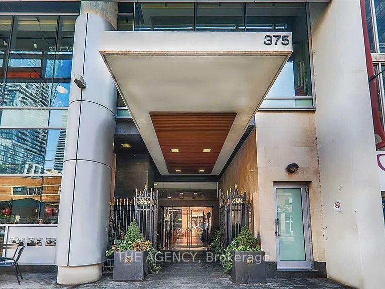 Front of Unit 3107, 375 King Street W