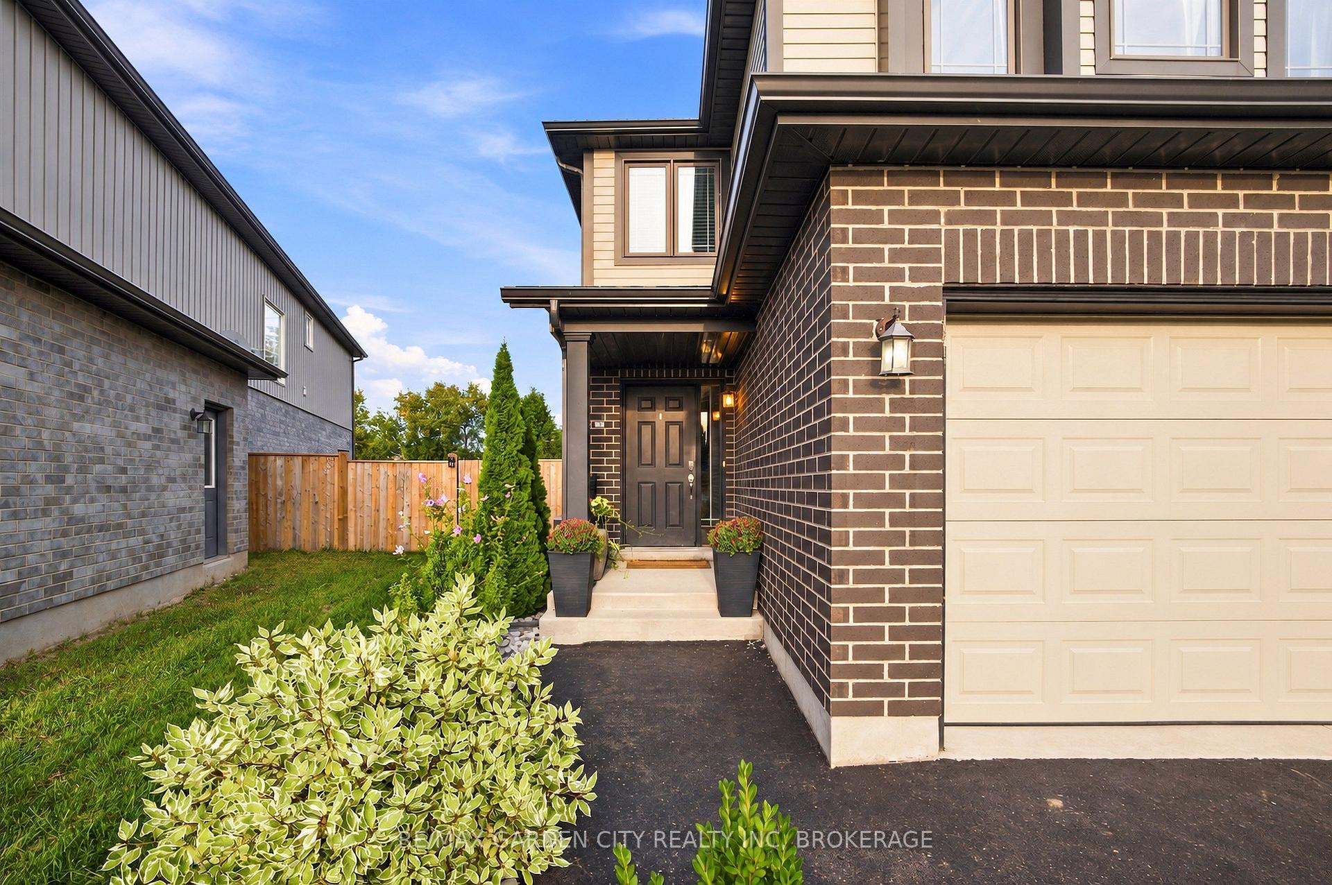 Photo 2 of 8377 Jeffrey Court, Niagara Falls, Forestview — HOMEH