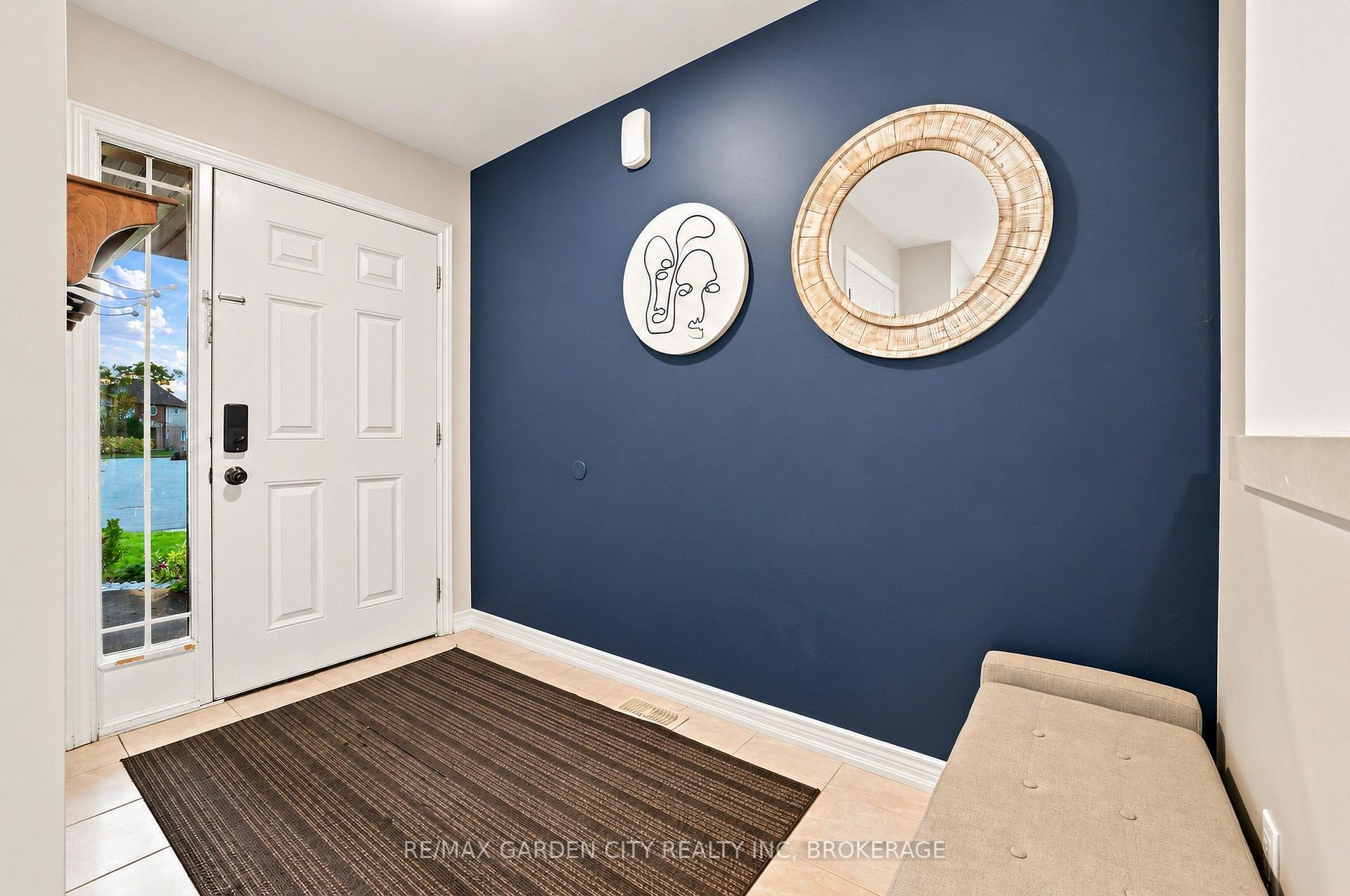 Photo 3 of 8377 Jeffrey Court, Niagara Falls, Forestview — HOMEH
