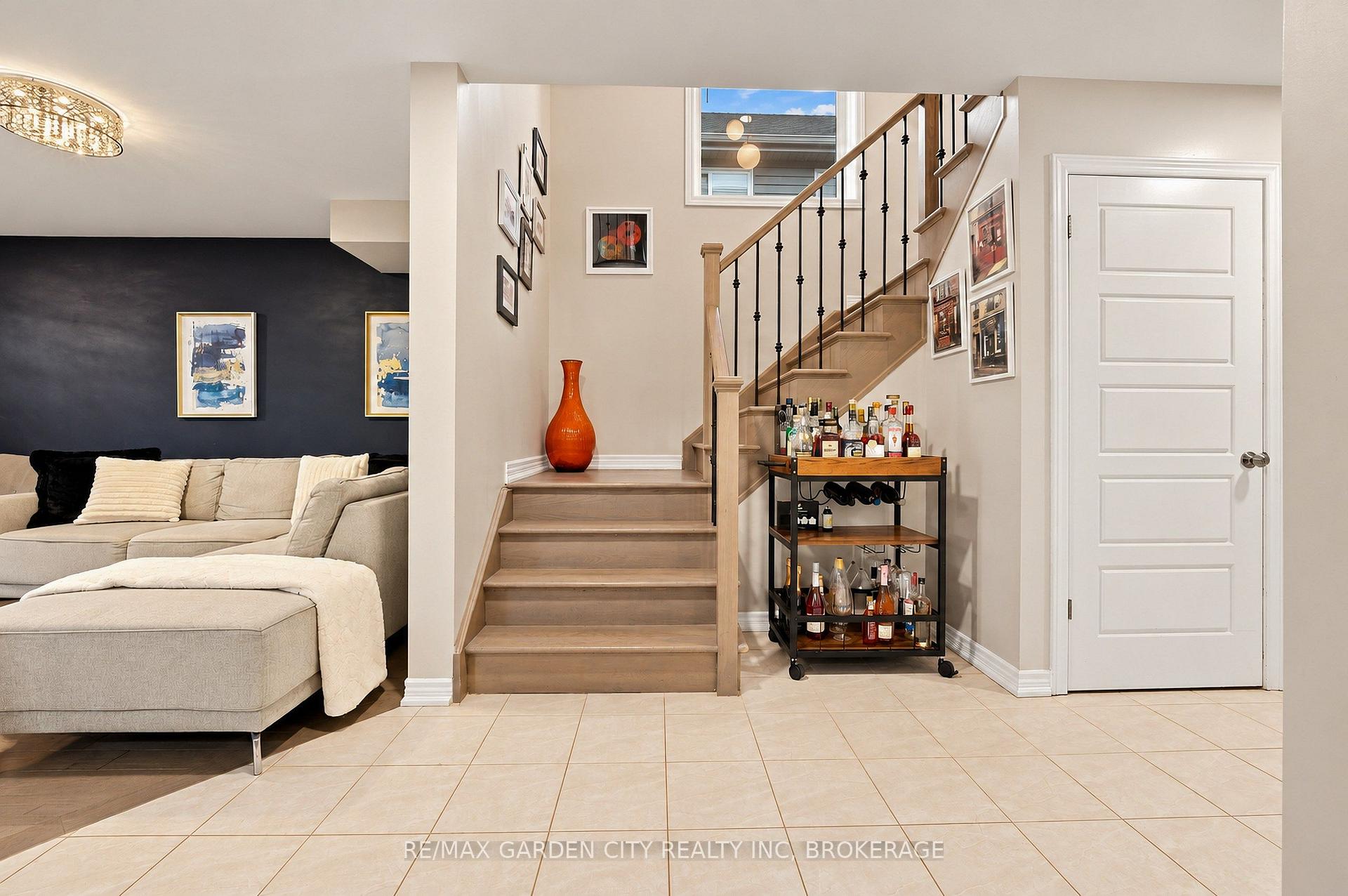 Photo 6 of 8377 Jeffrey Court, Niagara Falls, Forestview — HOMEH