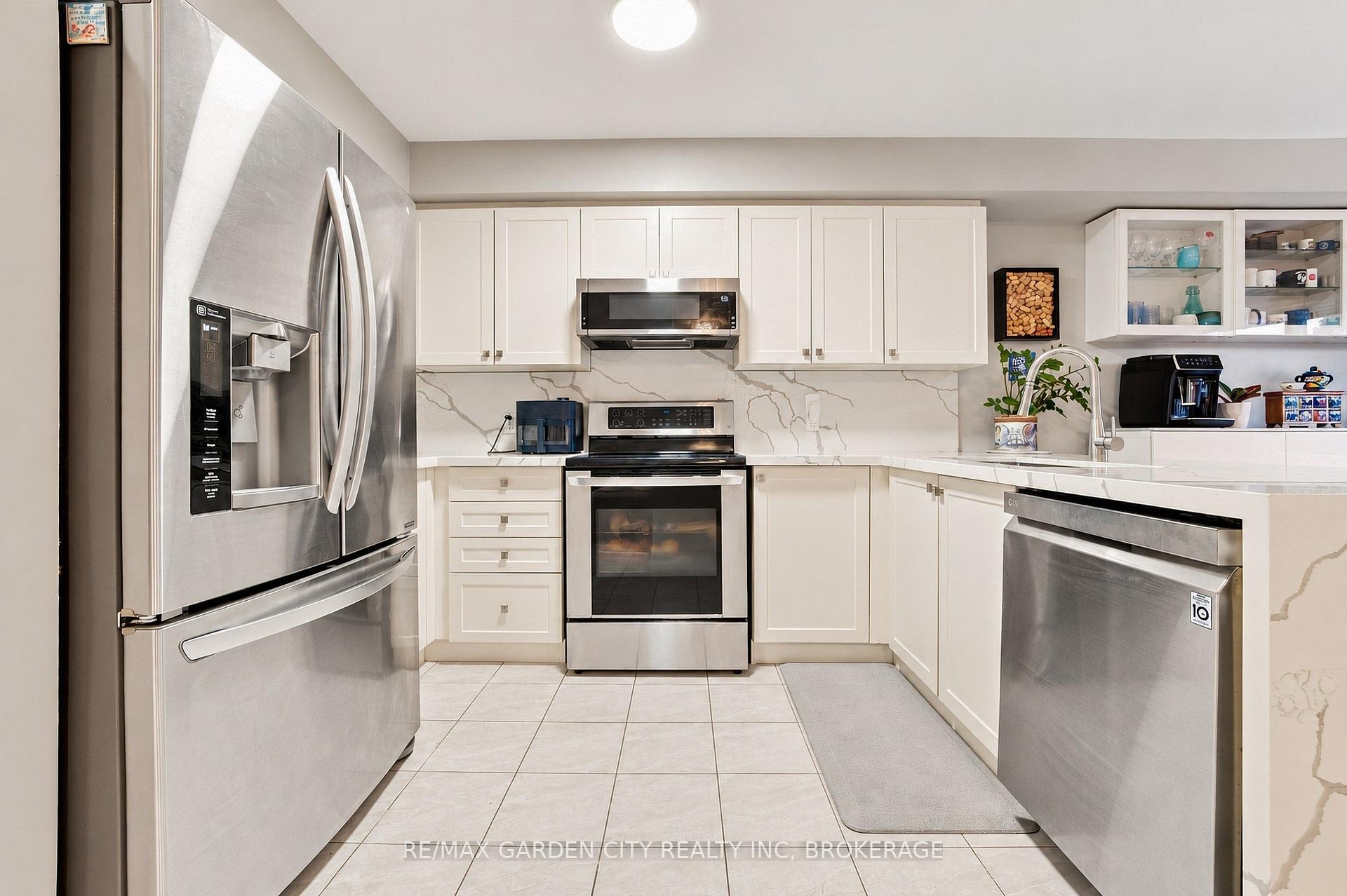 Photo 10 of 8377 Jeffrey Court, Niagara Falls, Forestview — HOMEH