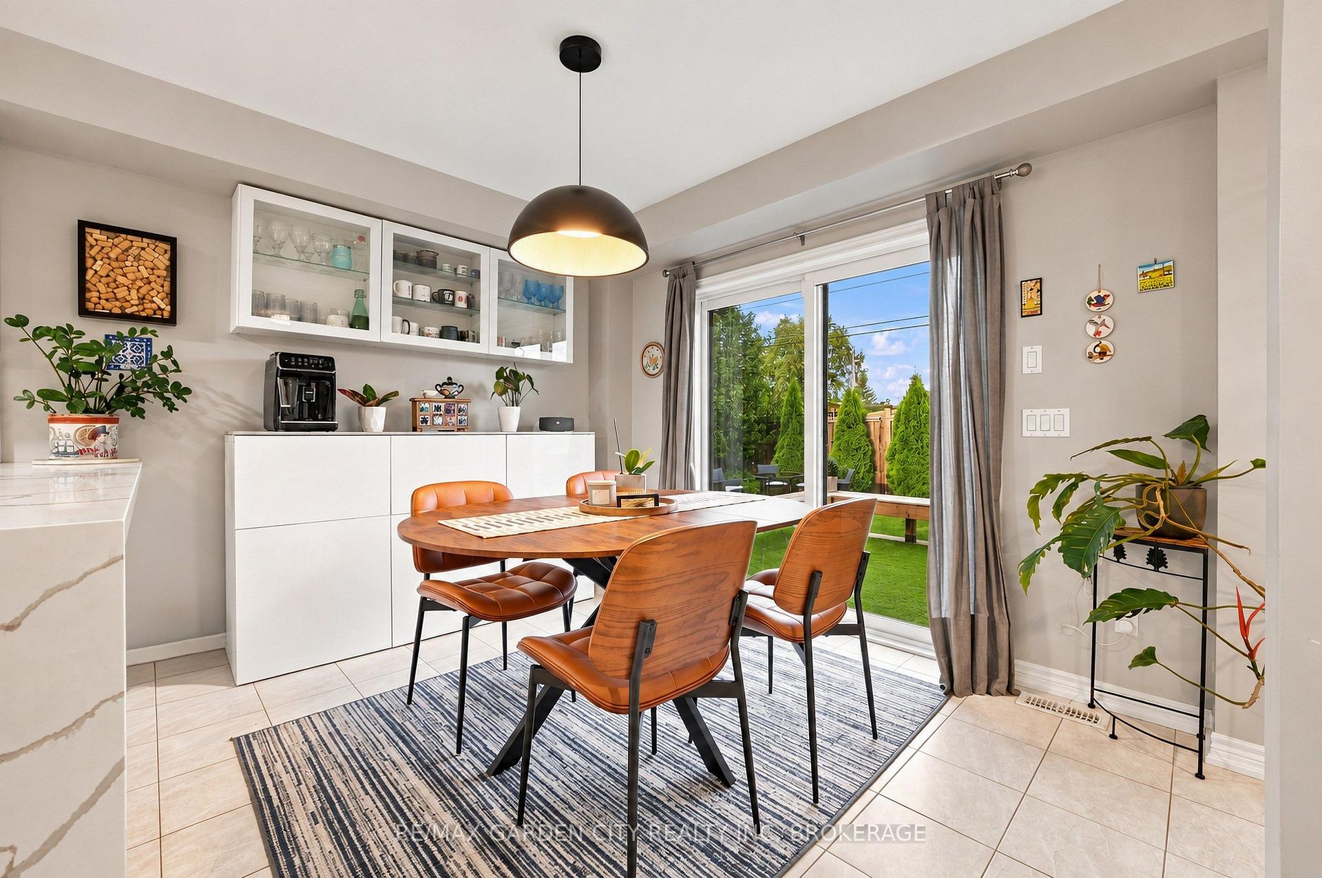 Photo 12 of 8377 Jeffrey Court, Niagara Falls, Forestview — HOMEH