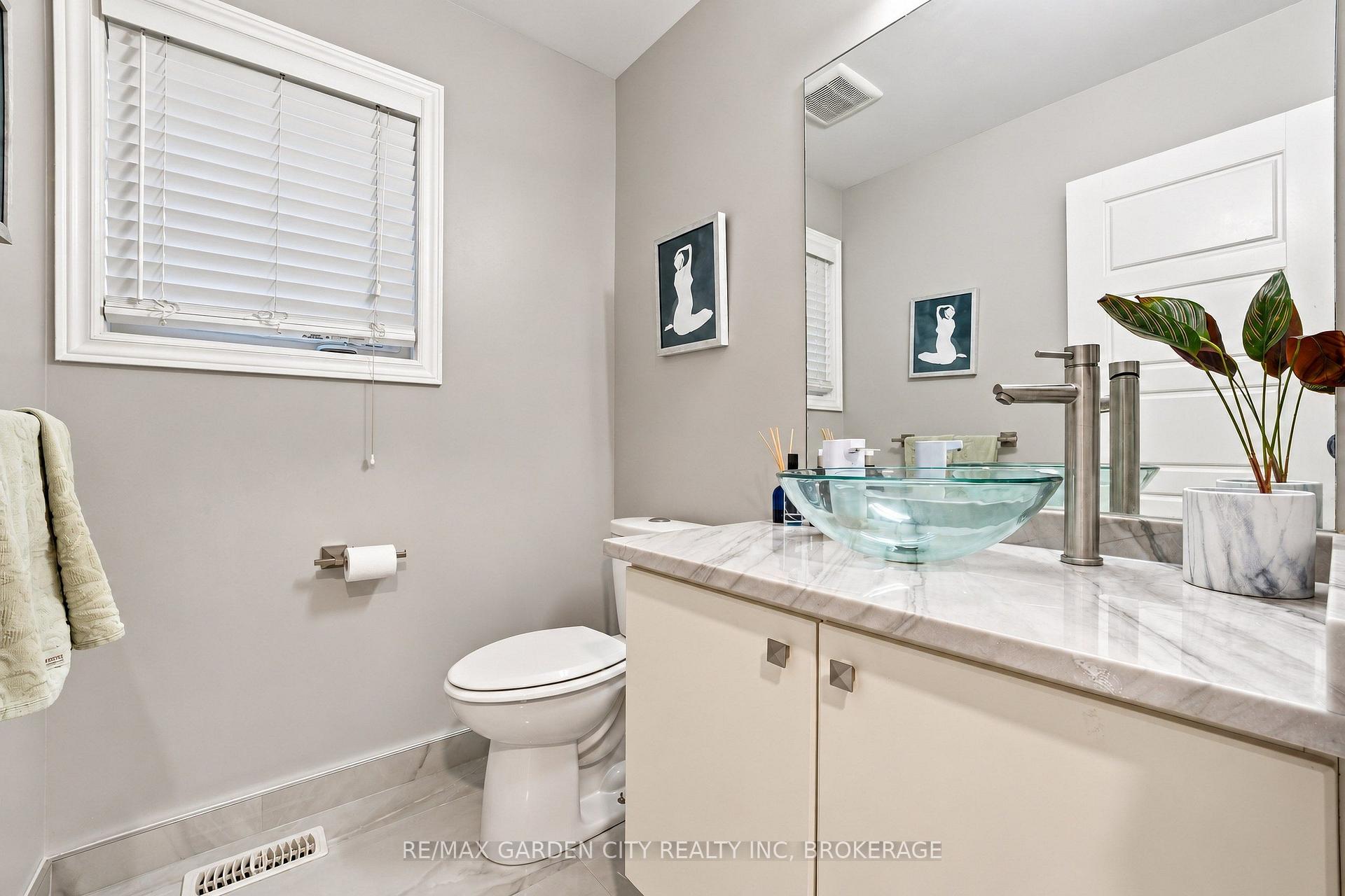Photo 13 of 8377 Jeffrey Court, Niagara Falls, Forestview — HOMEH