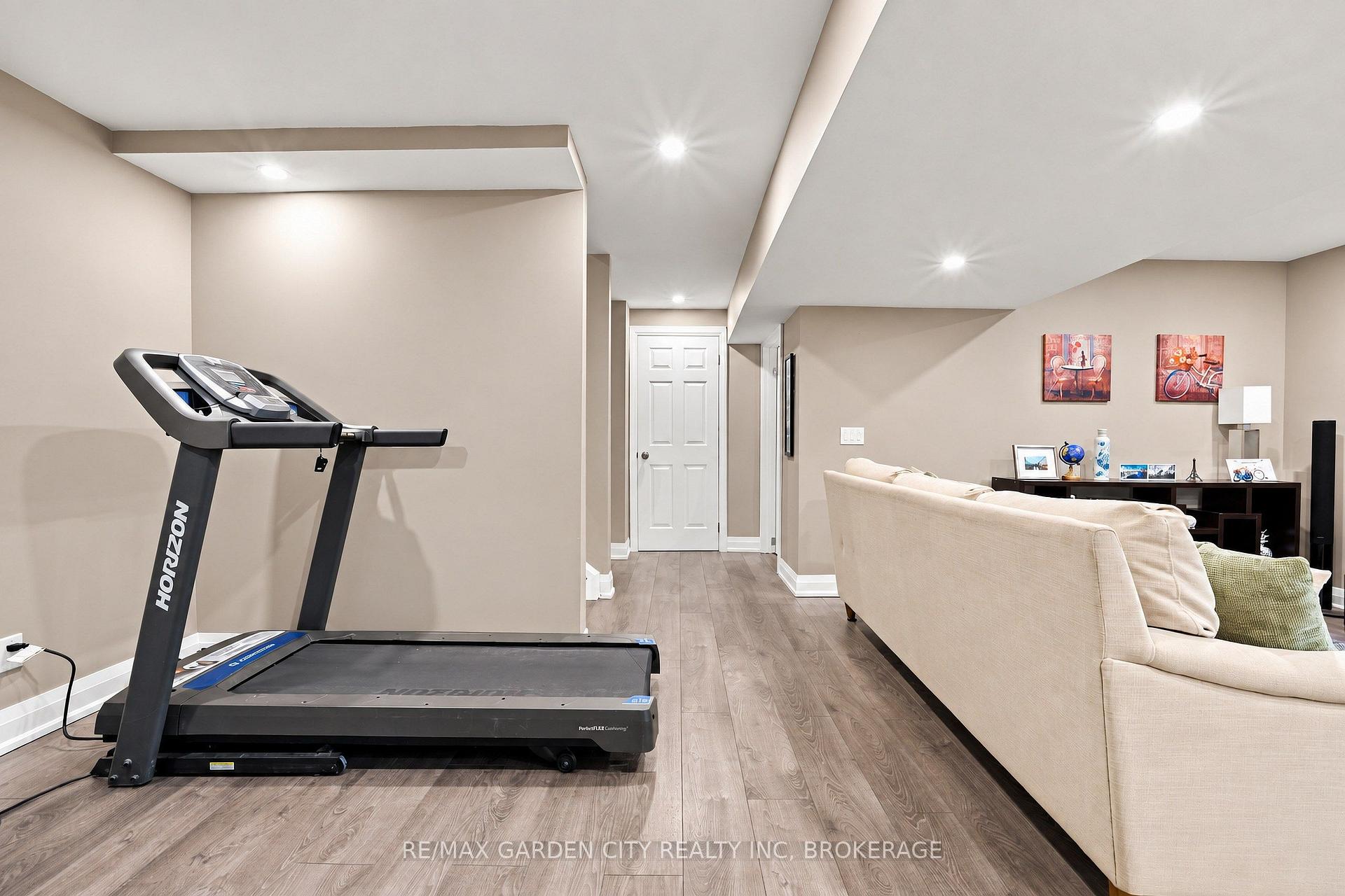 Photo 27 of 8377 Jeffrey Court, Niagara Falls, Forestview — HOMEH