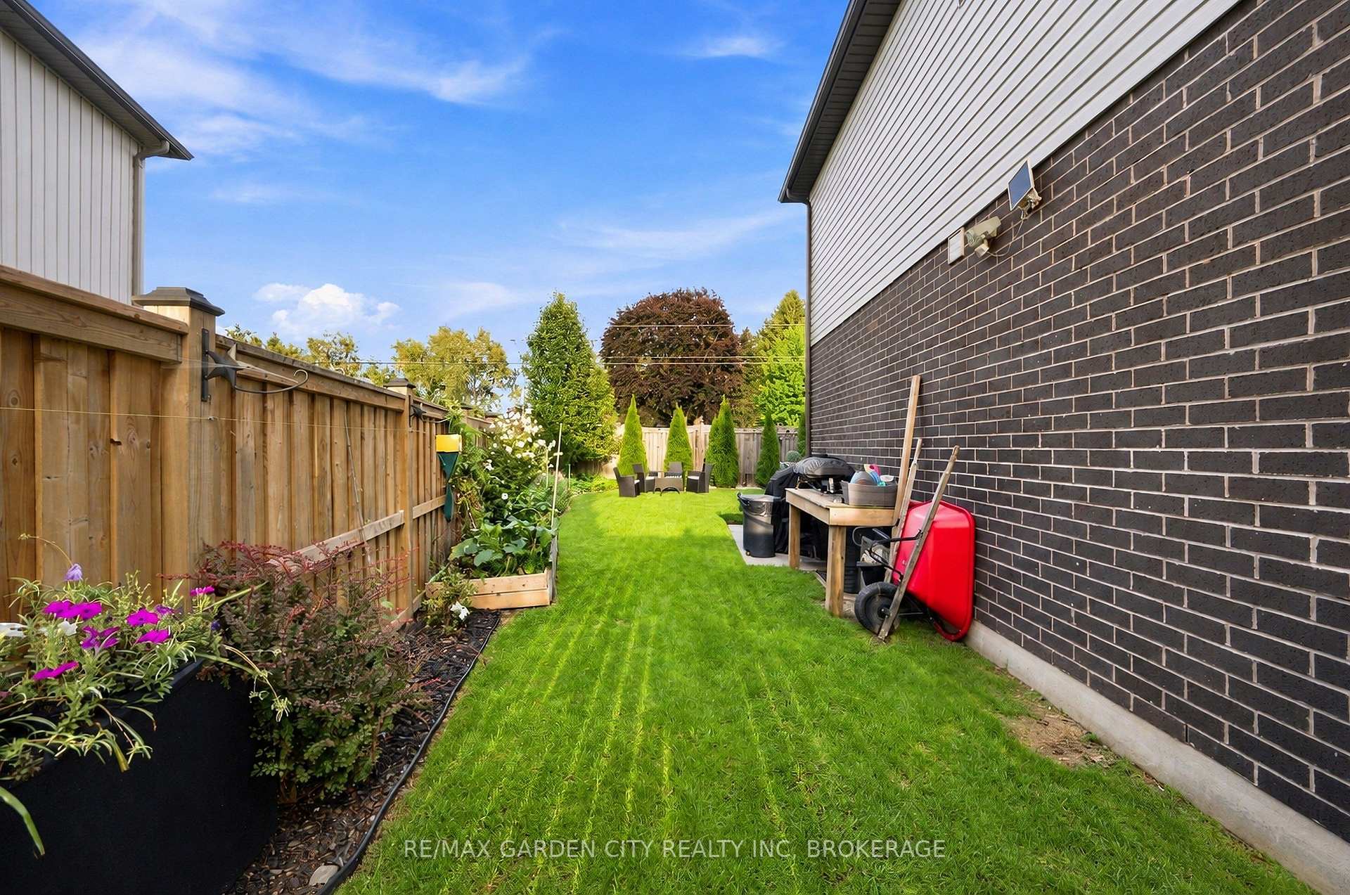 Photo 33 of 8377 Jeffrey Court, Niagara Falls, Forestview — HOMEH